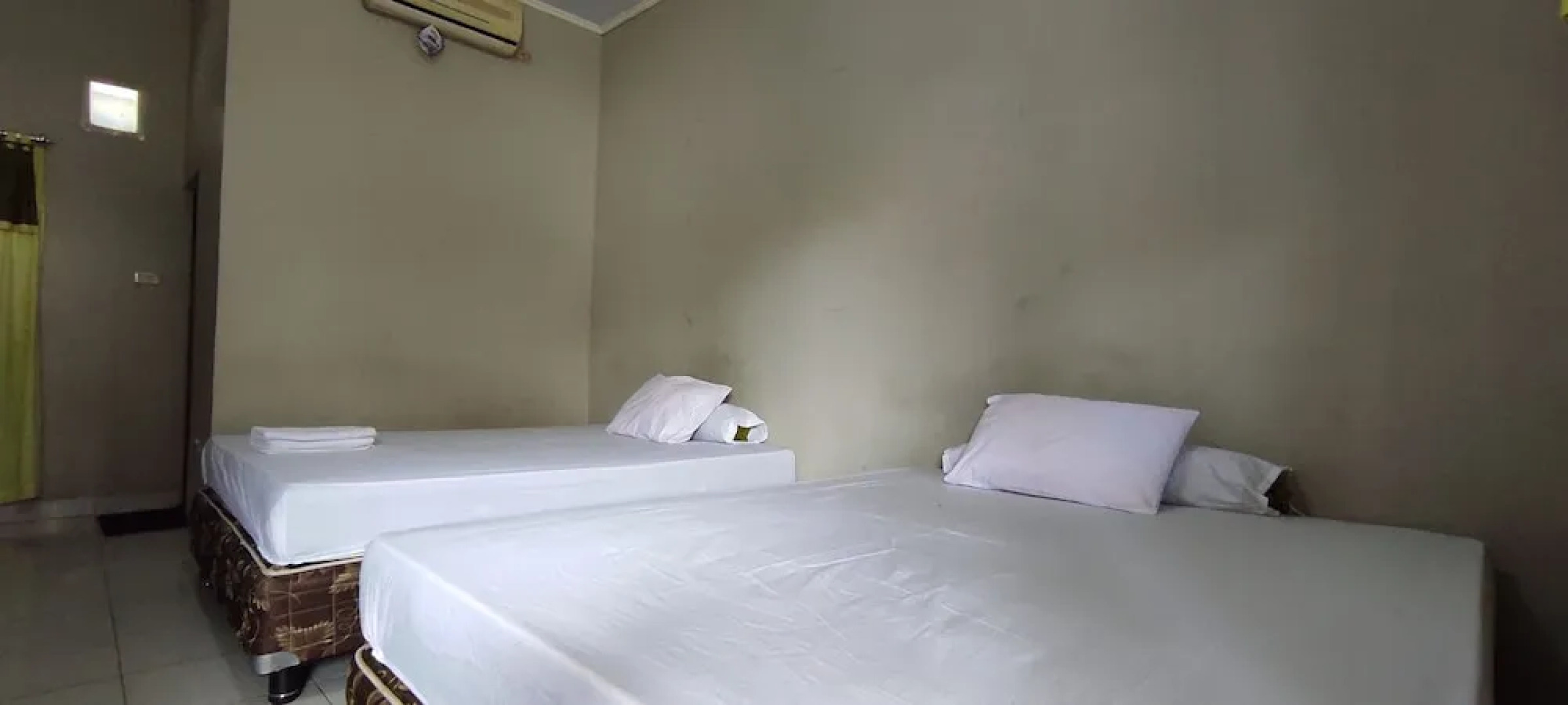 OYO 93051 Wisma Syariah Buloe Near Lapangan Abubakar Lambogo Batili Enrekang