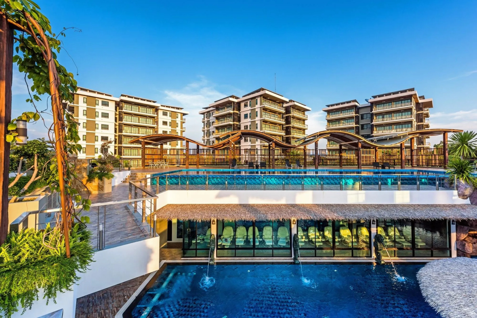 Chalong Miracle Lakeview Resort & Spa