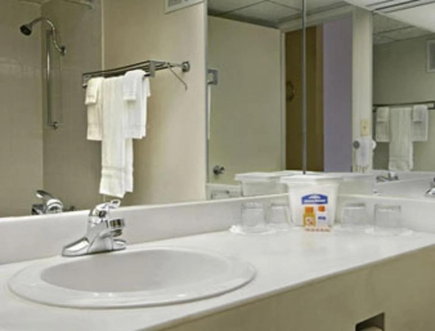 Baymont Inn & Suites Grand Rapids Near Downtown