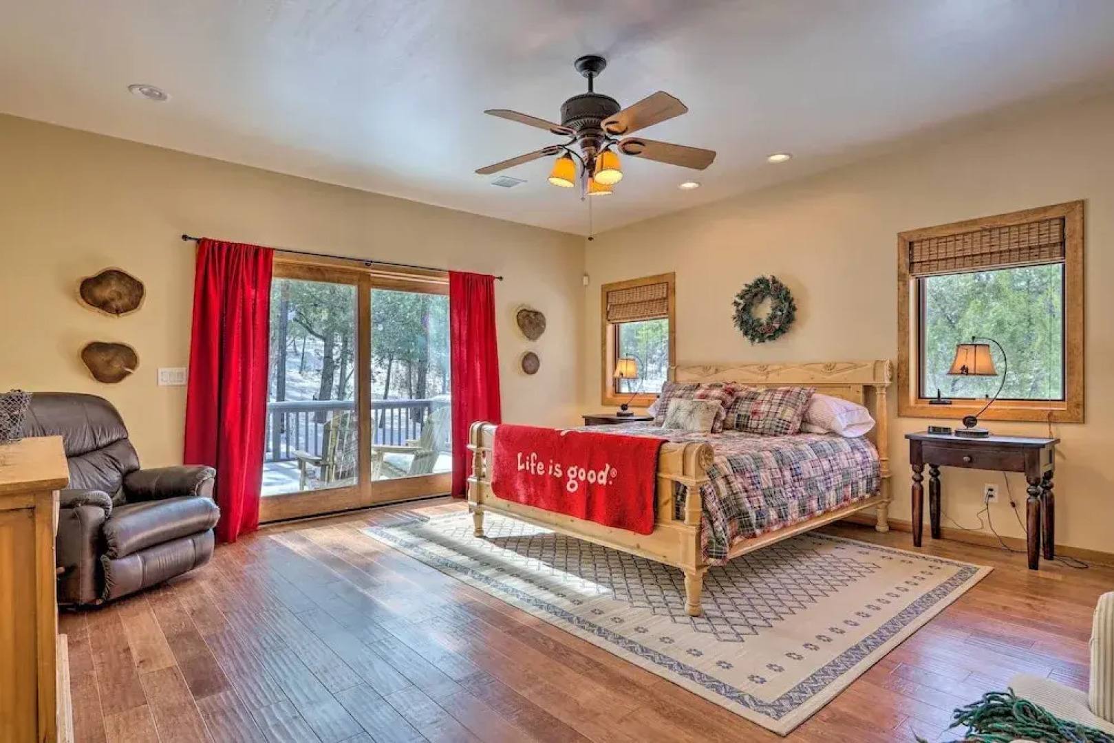 Furnished Deck + Fire Pit: Show Low Hideaway!