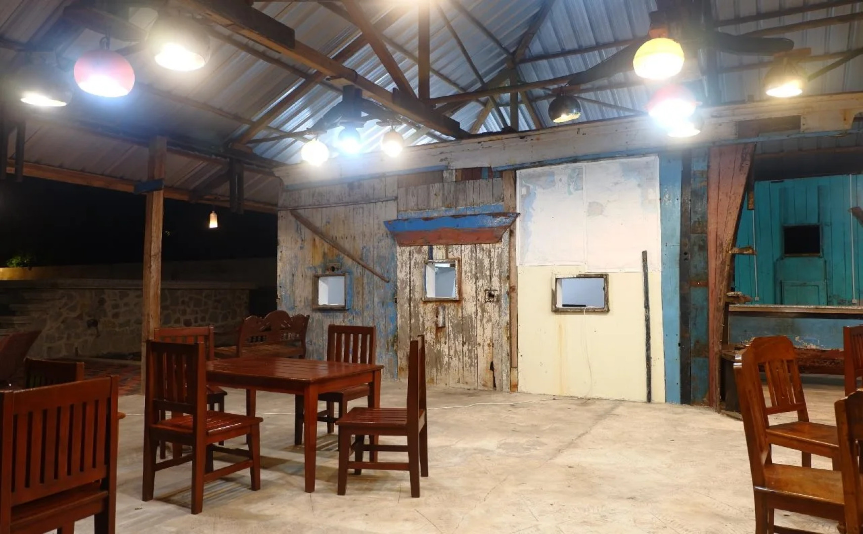 Rock and Wreck Dive Resort