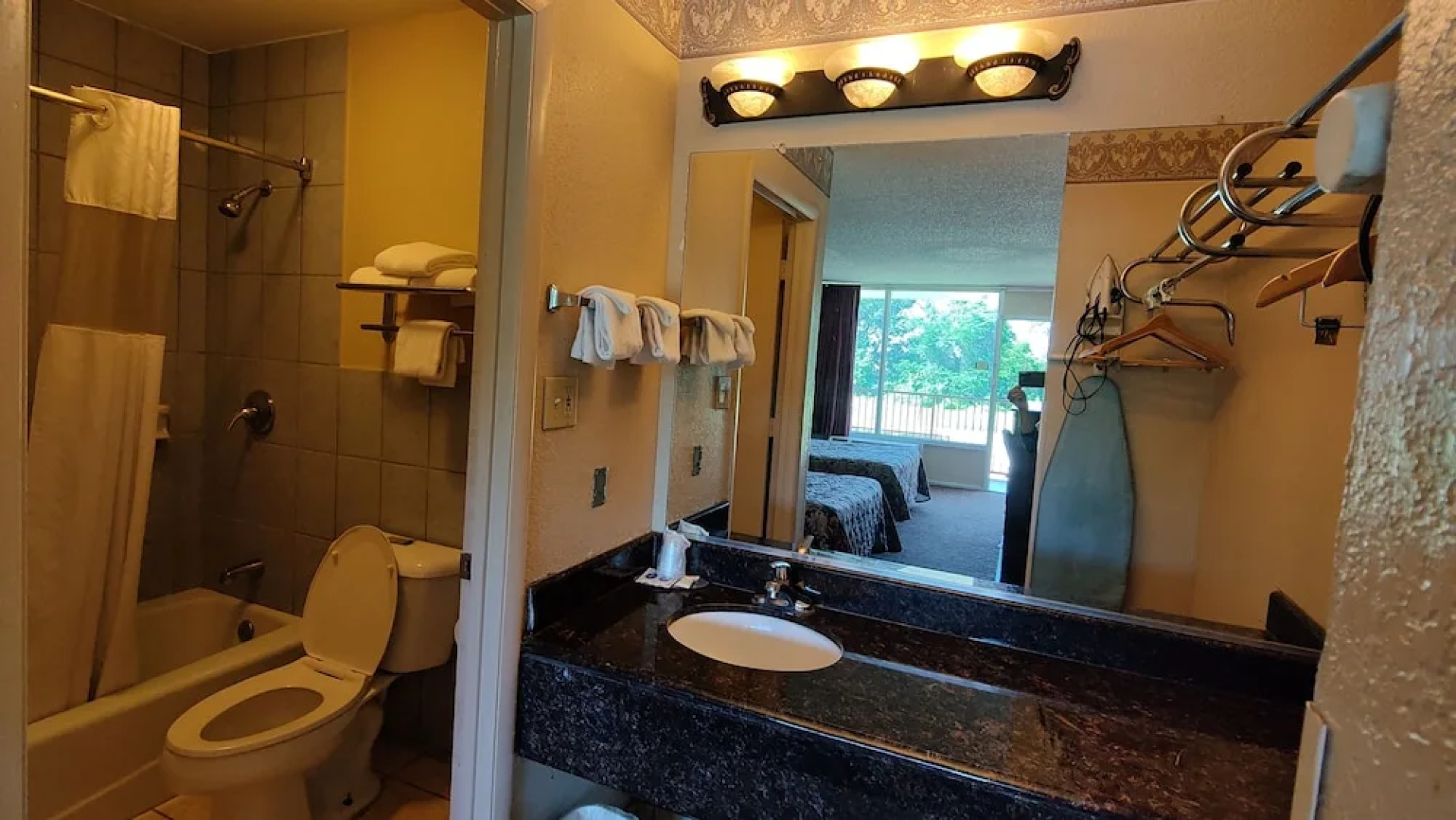 Countryside Inn & Suites