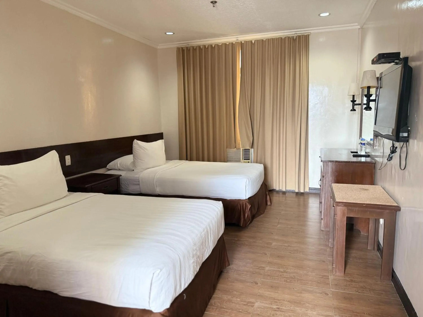 Dotties Place Hotel and Restaurant