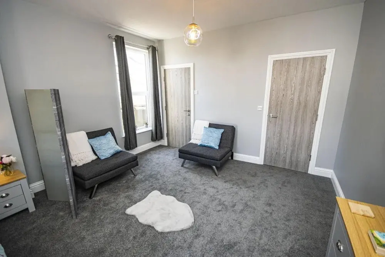 West Chambers Lovely Self-catering Apartment Located Within a Beautifully Renovated Building