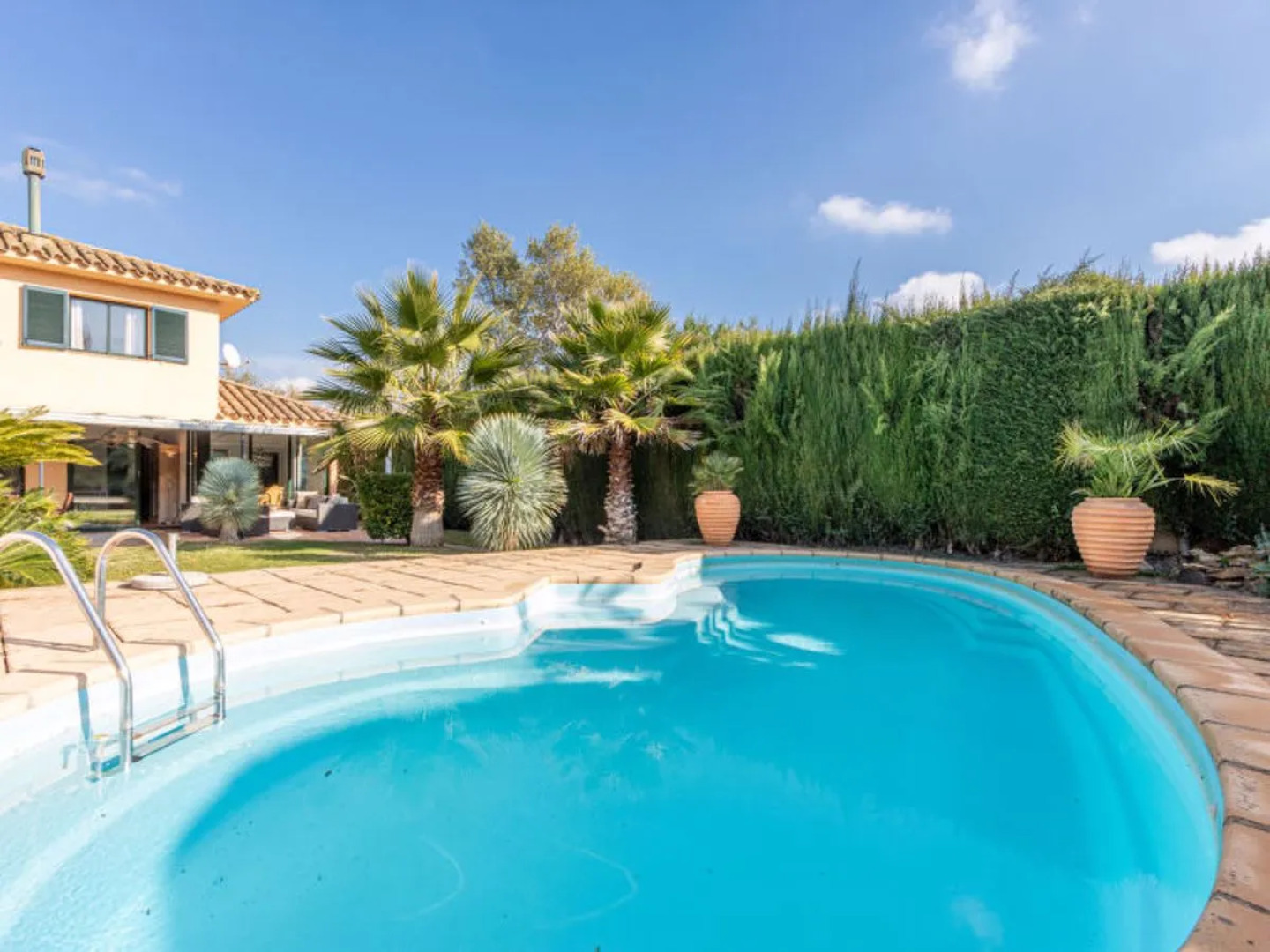 House acacies Navata