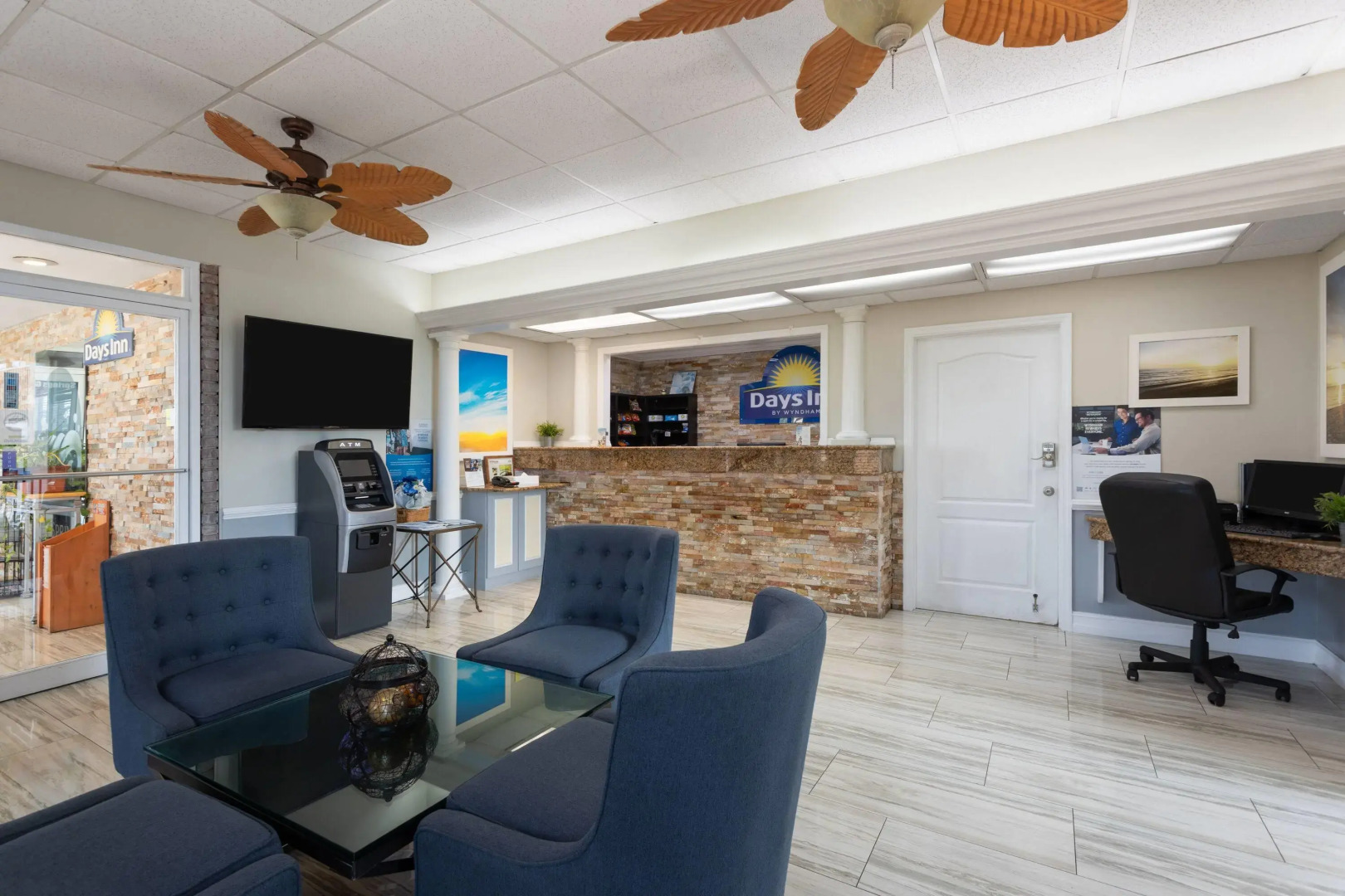 Days Inn by Wyndham Fort Myers Springs Resort