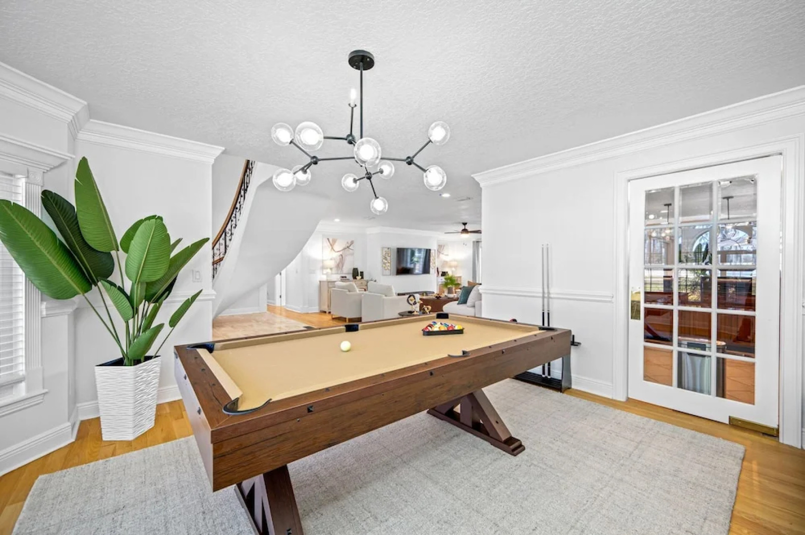 Exquisite Bayview Villa With Pool and Games!