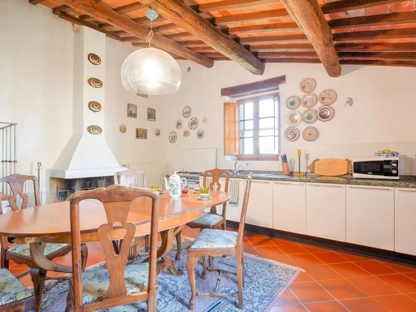 A Beautiful, Traditional Tuscan Hamlet in the Hills