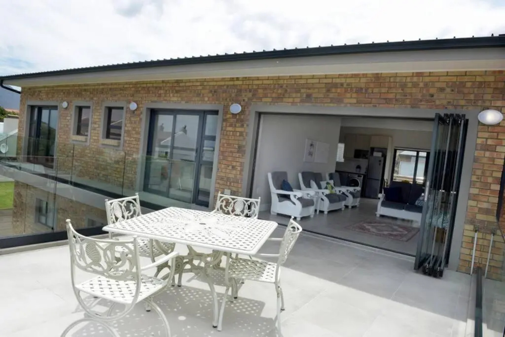 The Whale and Waddler - Unit with a view - and solar energy support