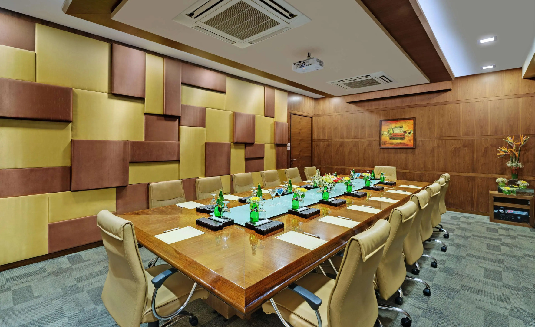 Express Inn The Business Luxury Hotel