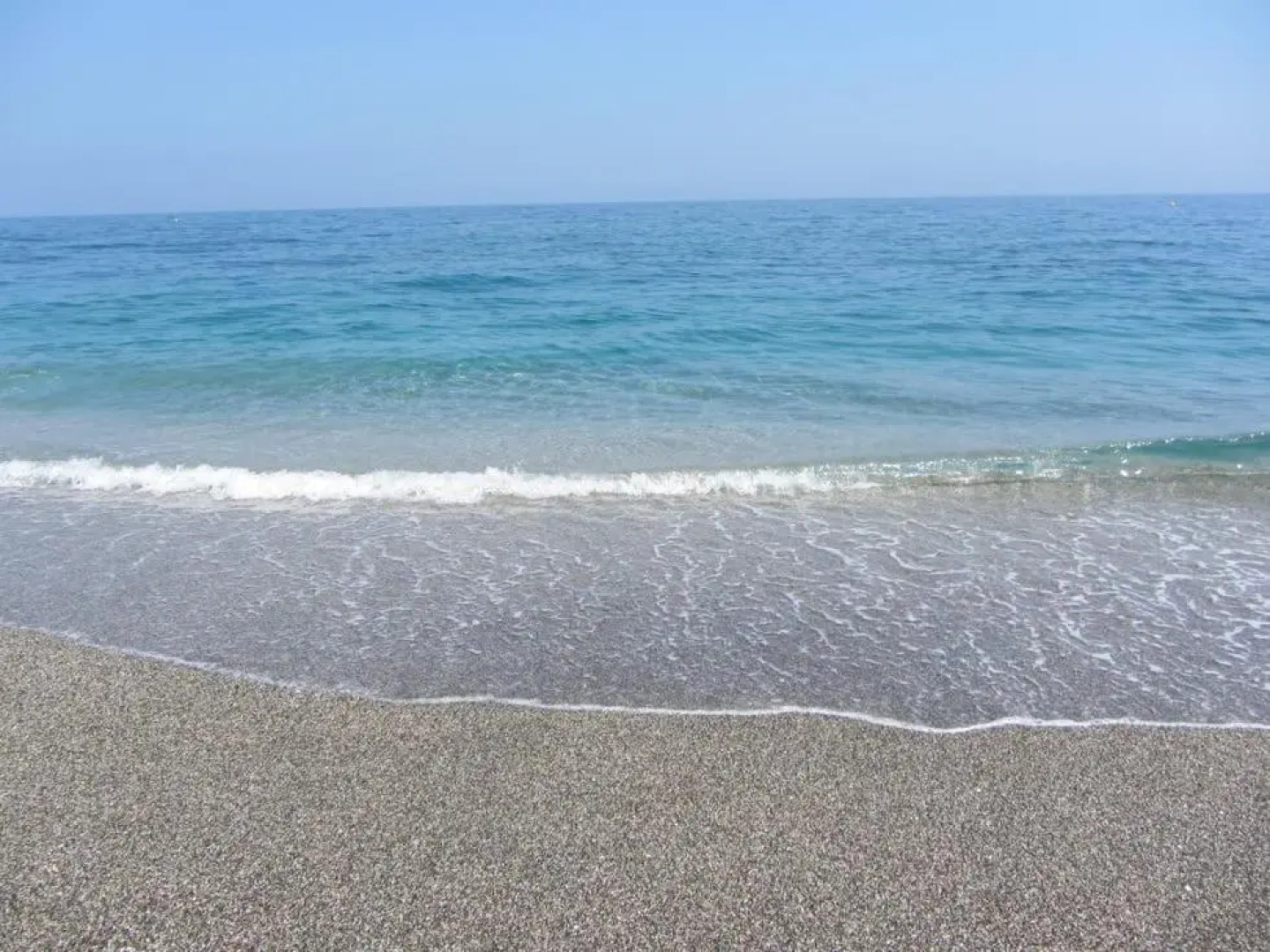 Personal y coqueto en primerísima línea de playa, en la Costa del Sol. Puerto De La Duquesa