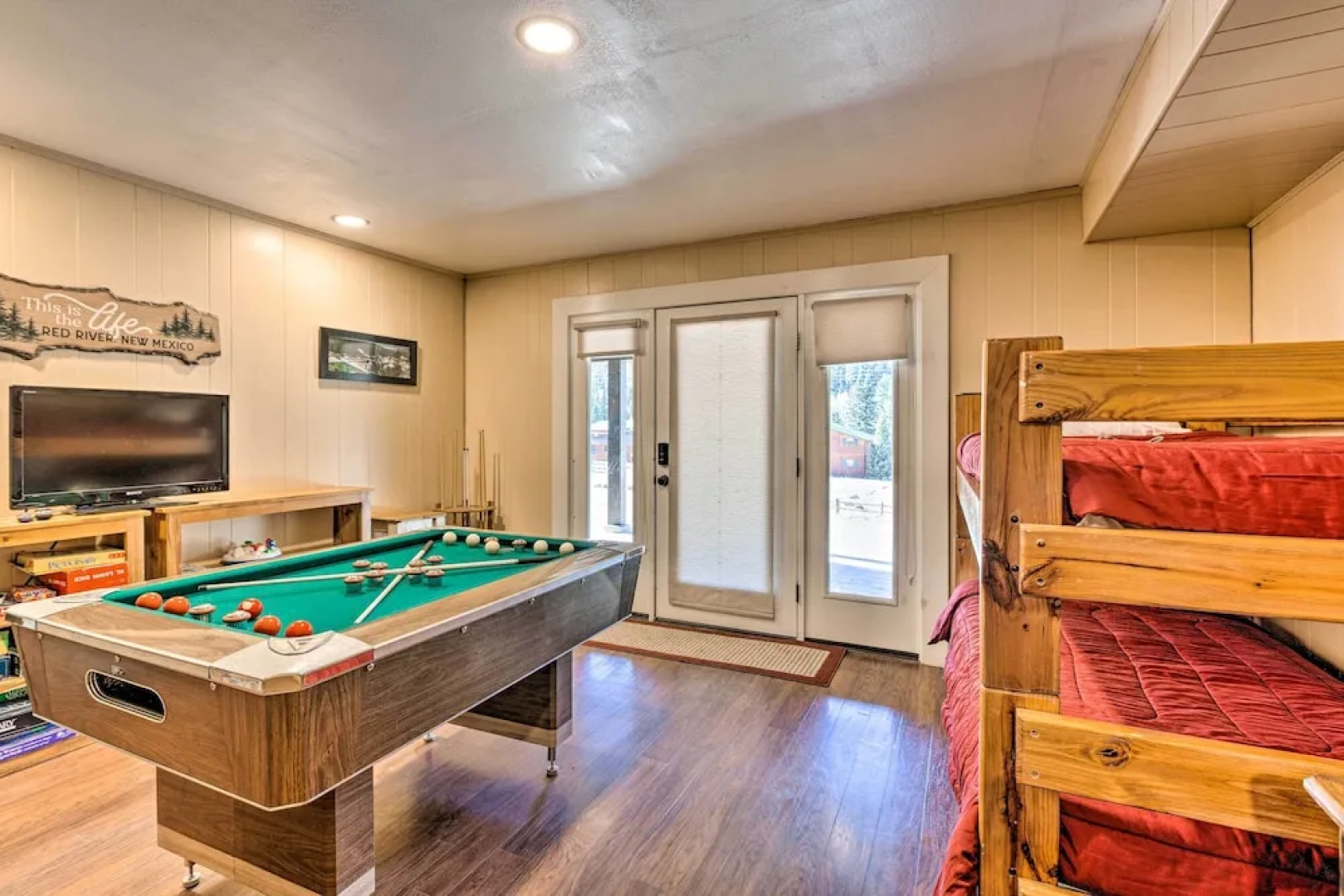 Family-friendly Red River Retreat w/ Deck!