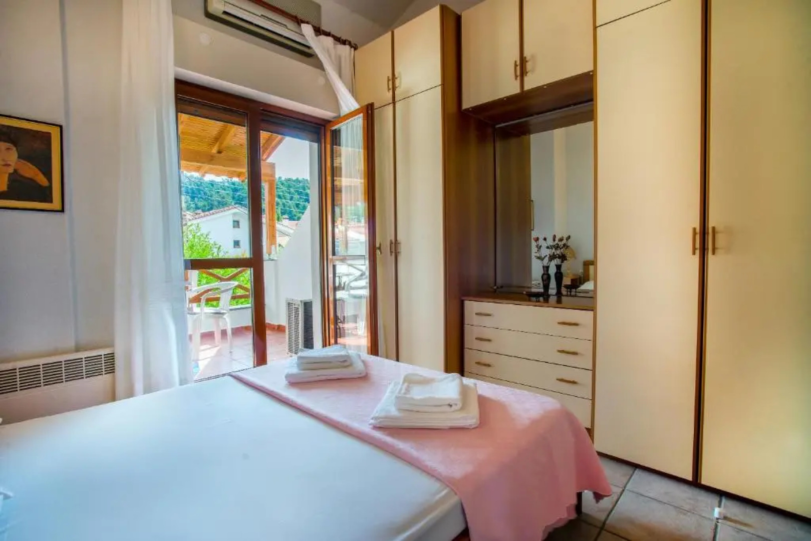 Casa Costa for 7 guests near Fourka beach