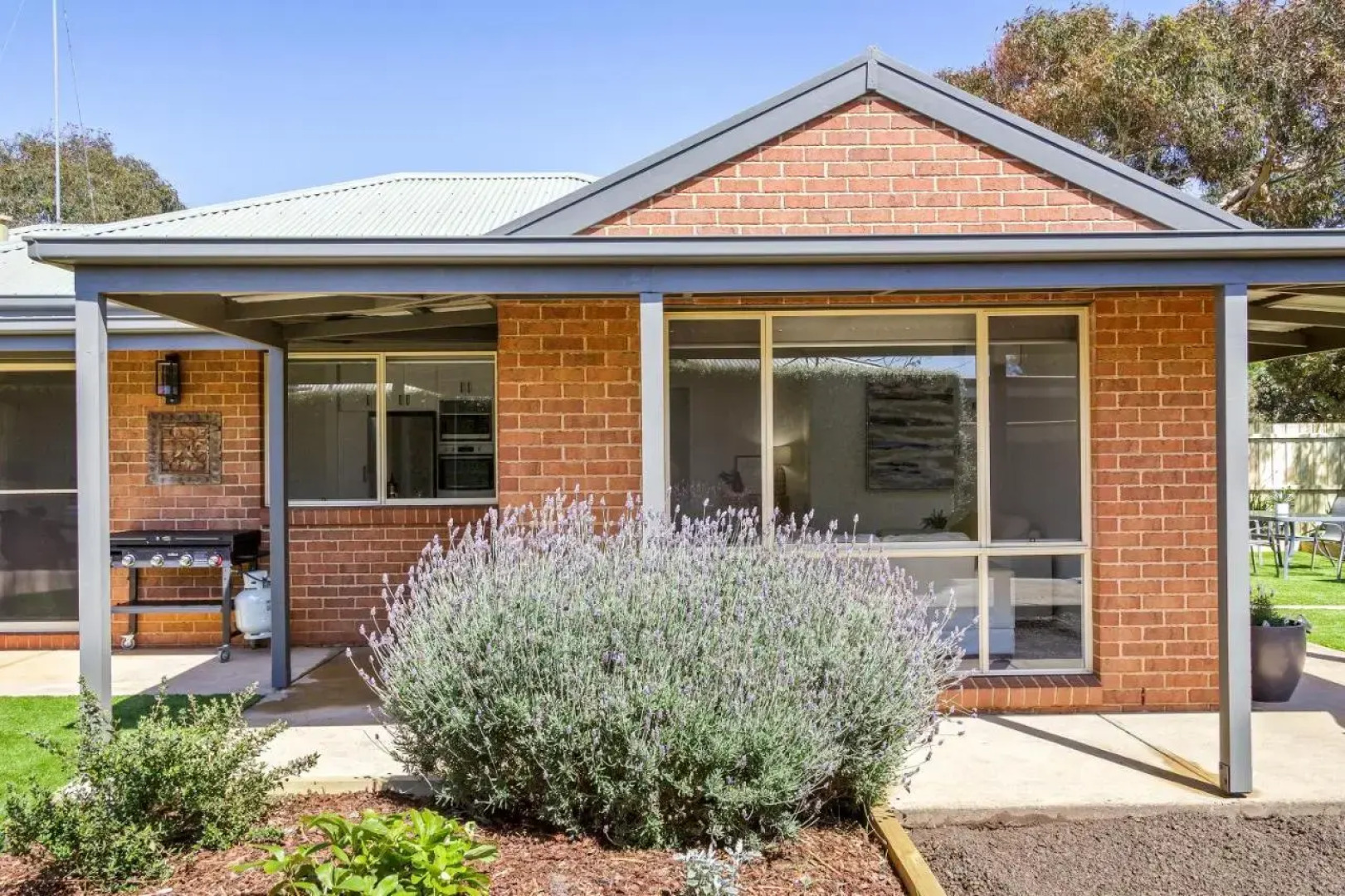 2 Bedroom Unit - Close To The Beach