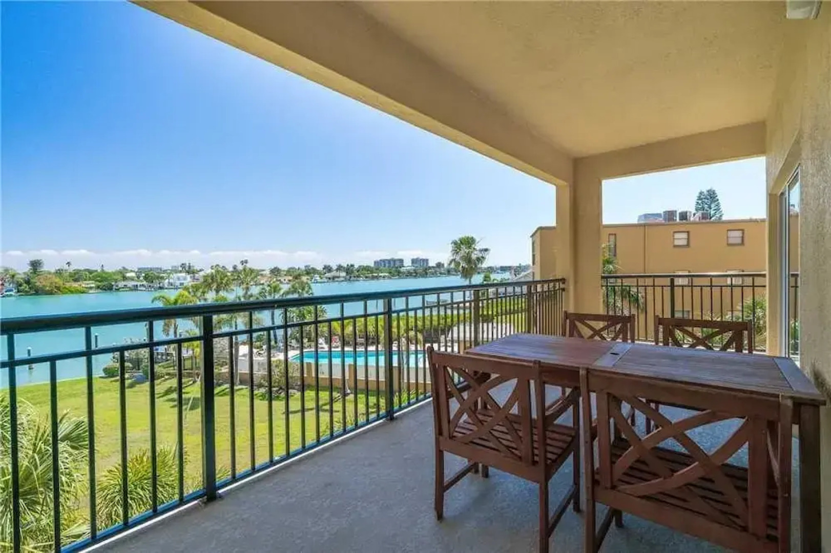 207 - Palms of Treasure Island