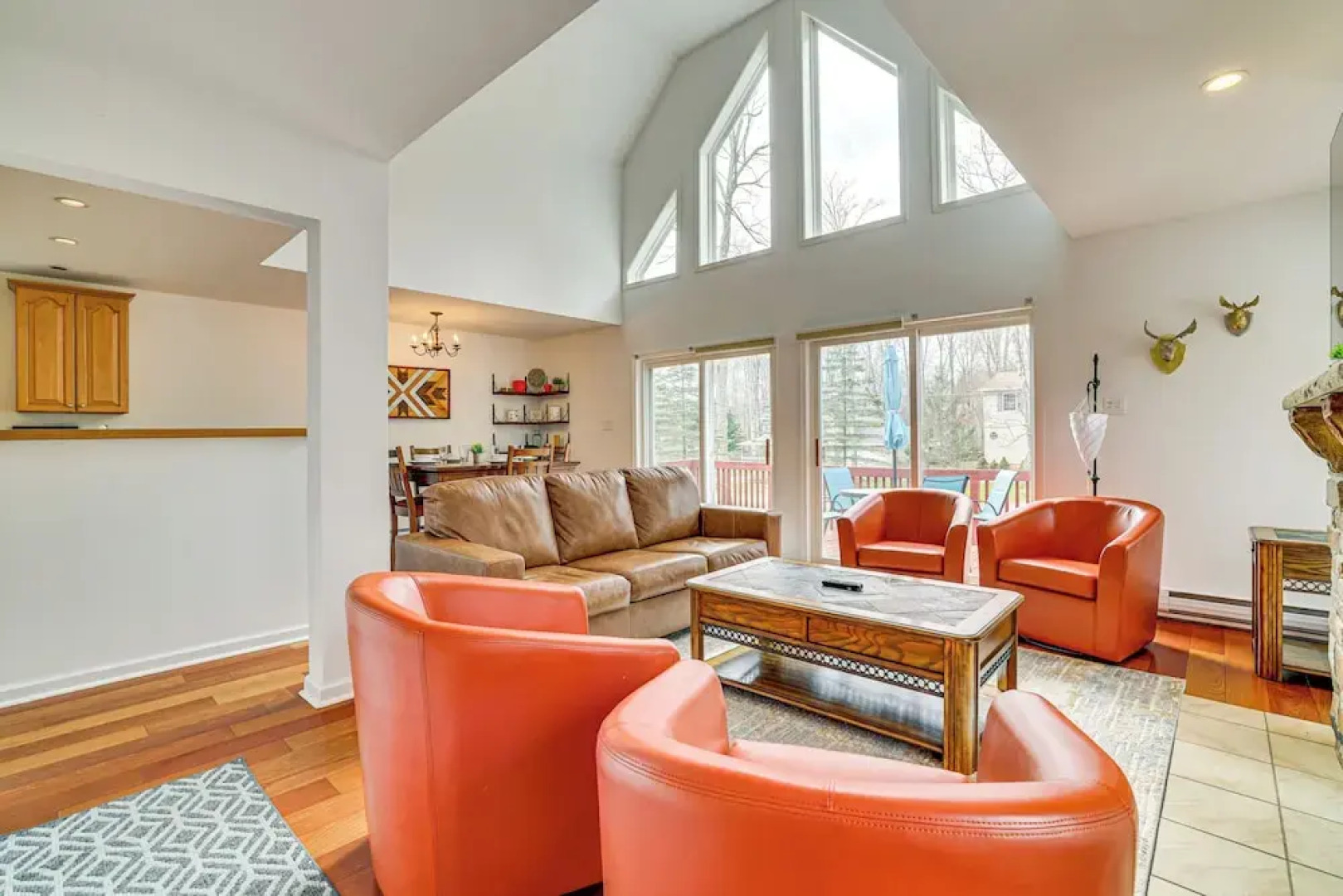 Hot Tub + Decks: Tree-lined Retreat in Pocono Lake