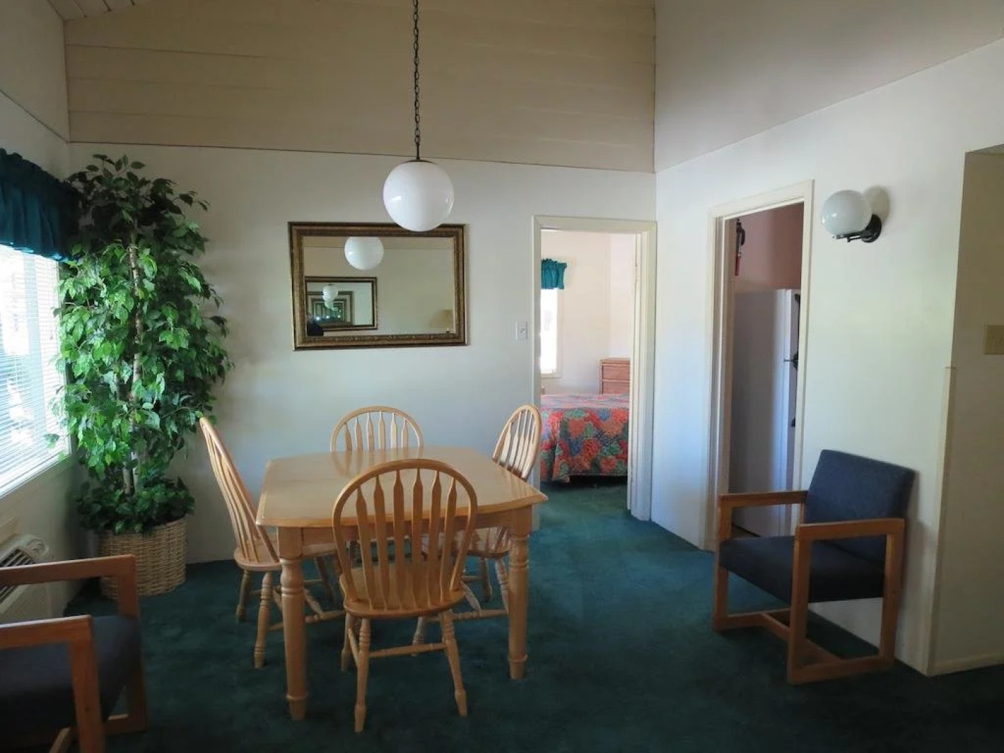 Bridge Bay Lodge at Shasta Lake