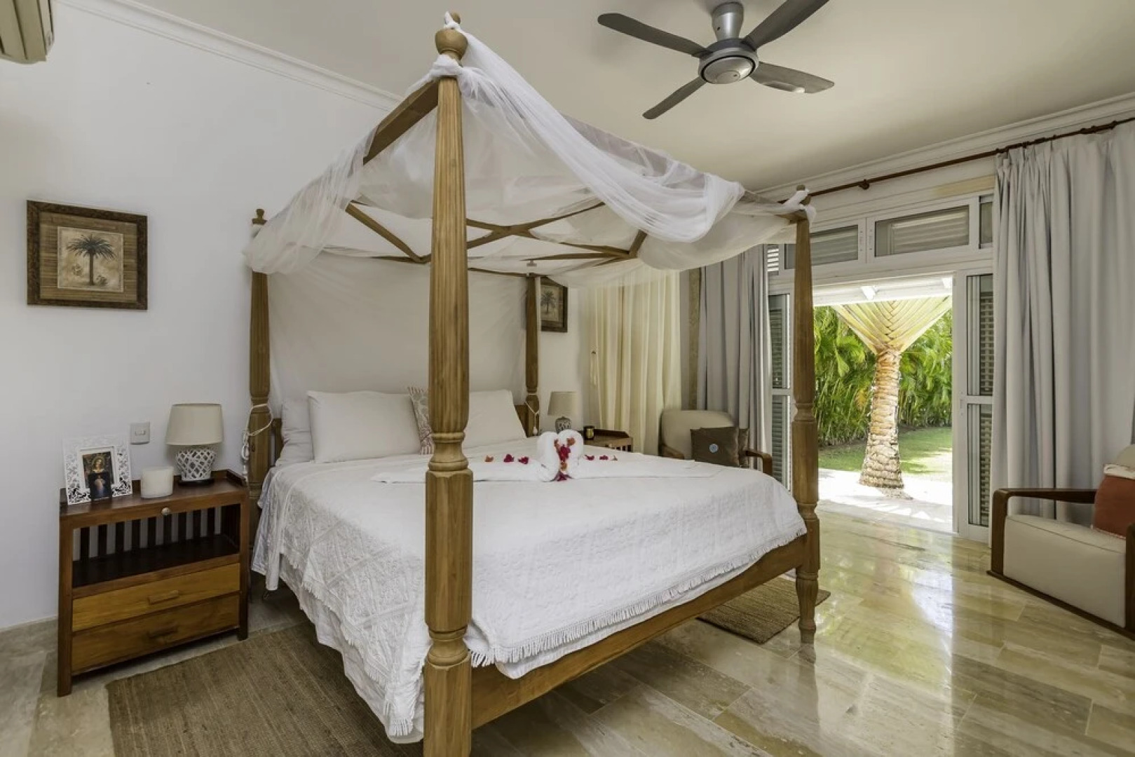 5-star villa near Playa Blanca Beach