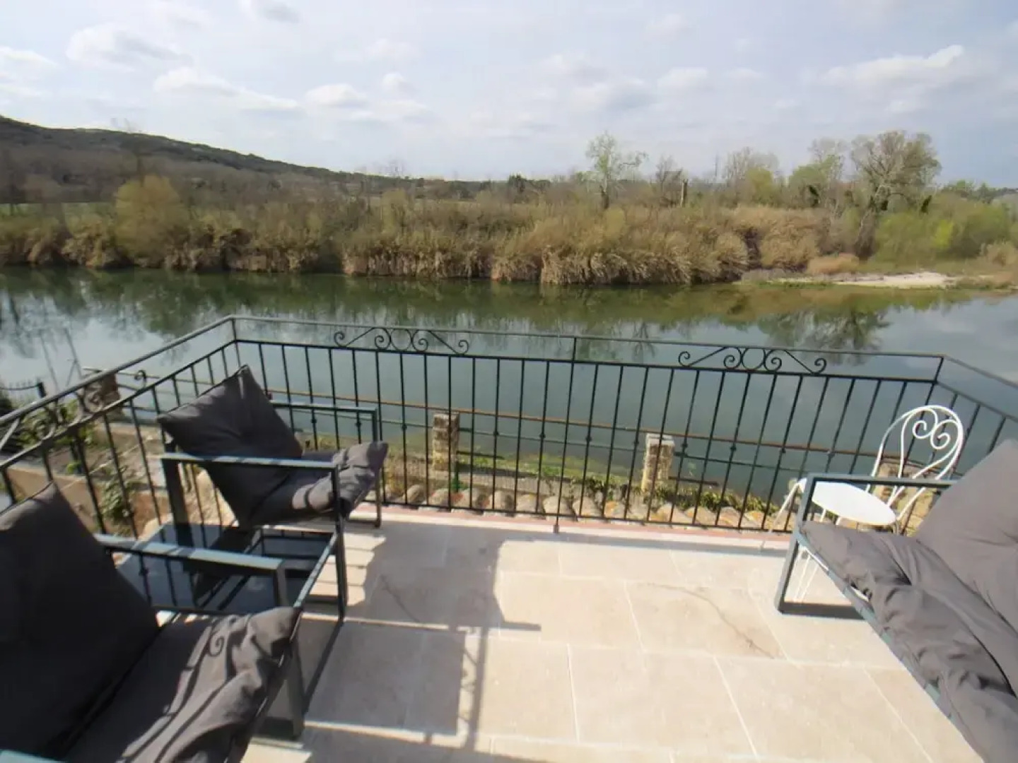 Scenic Villa With View of the Gardon River