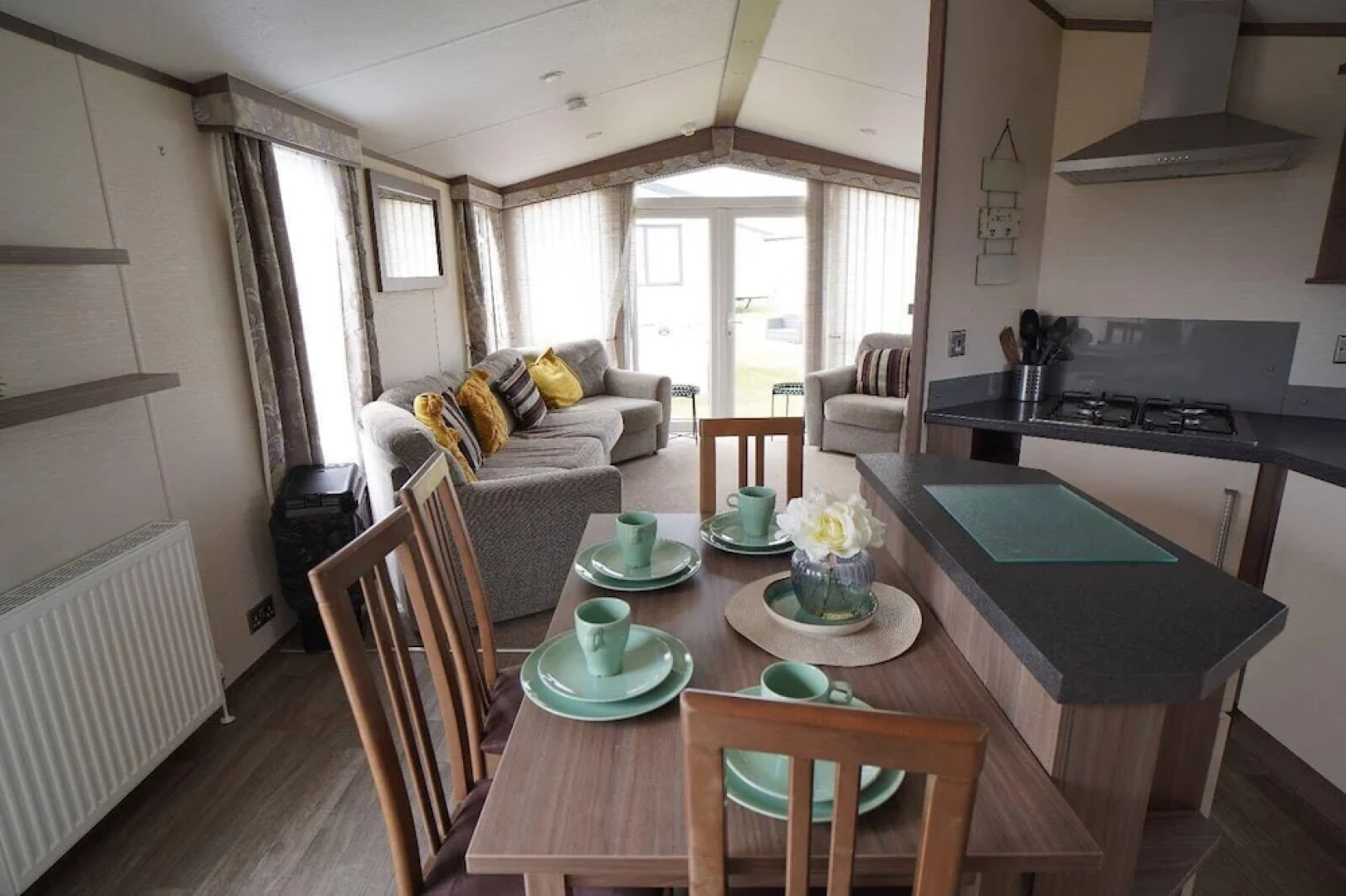 Pets Stay Free 8 Berth lux van Heacham Beach