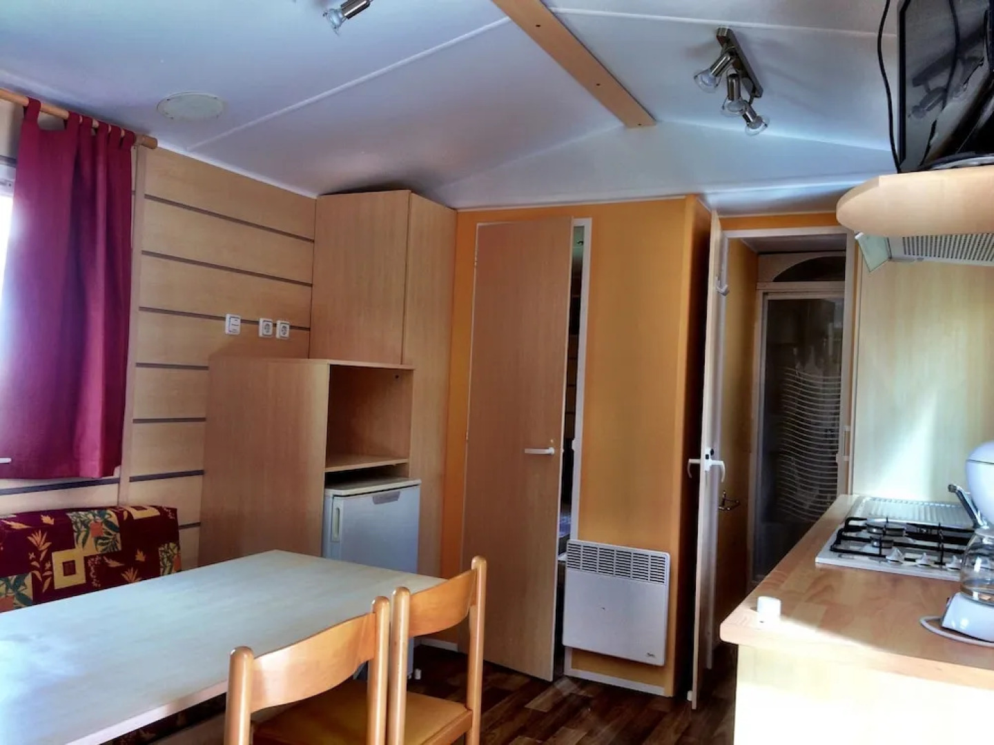 Comfy Chalet With Micro-wave, Near the Wadden Sea