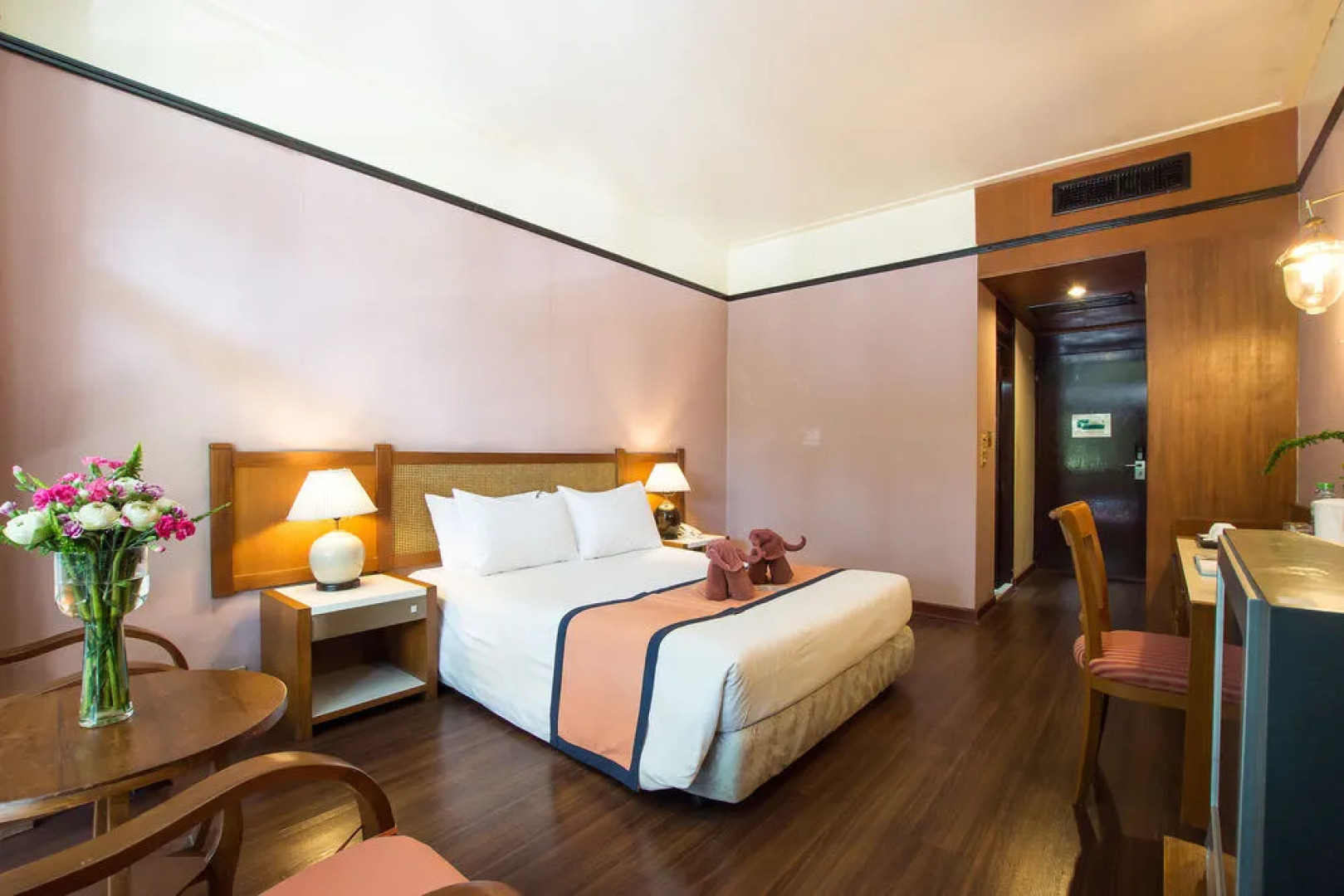 Nomads De Moc, Bangkok