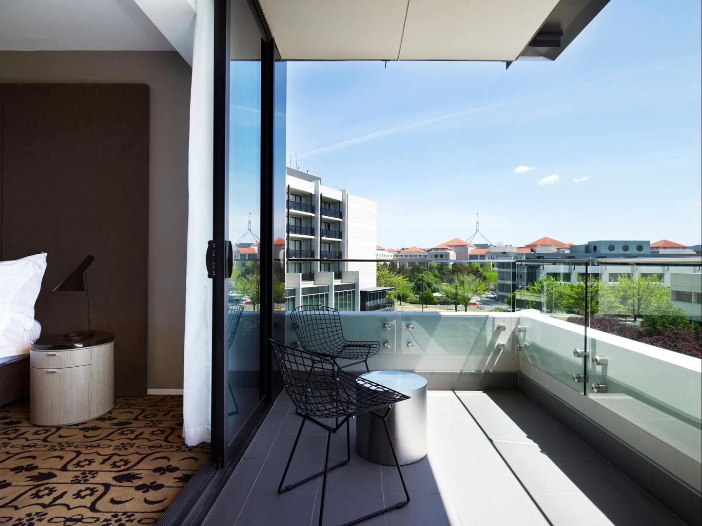 Burbury Hotel & Apartments