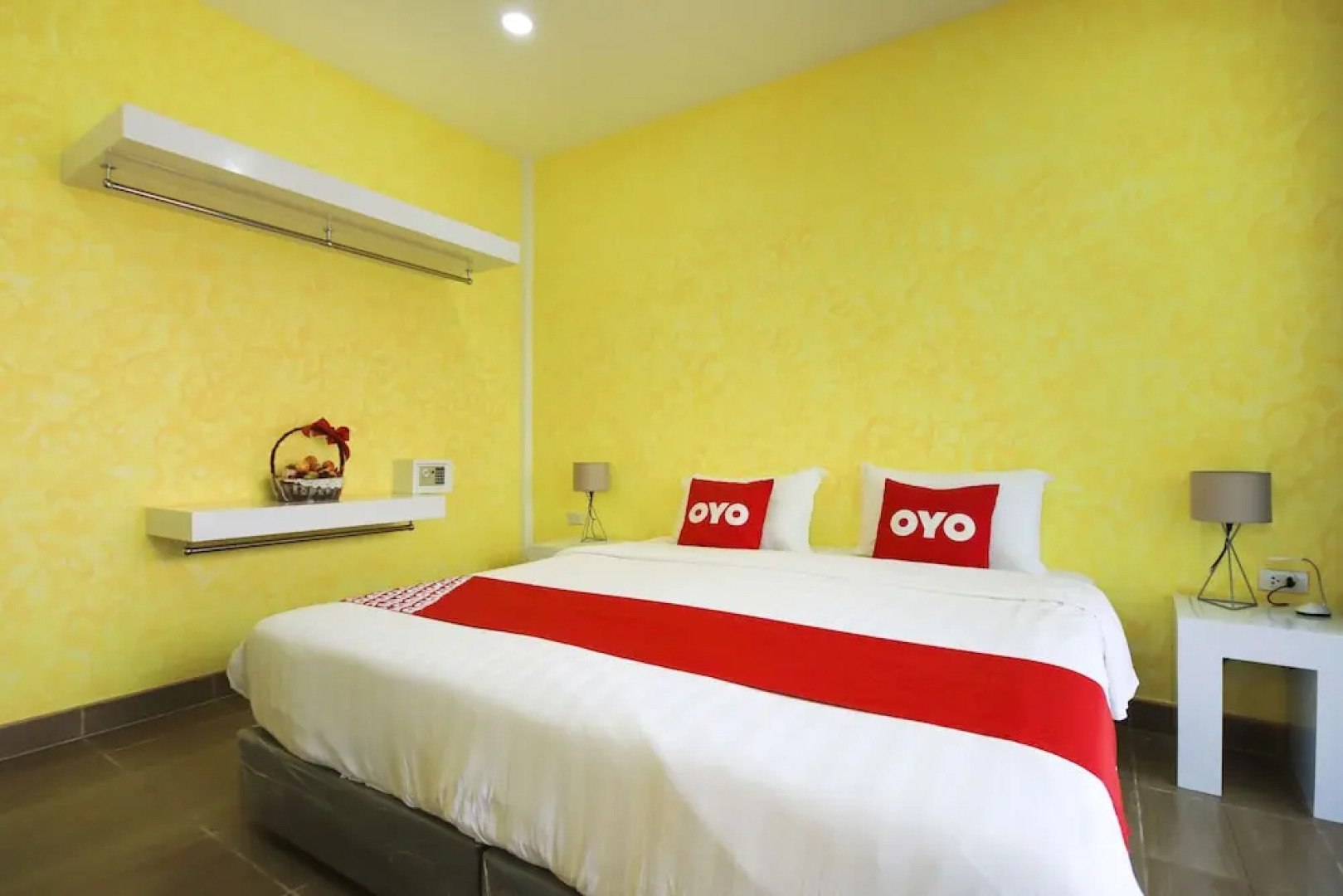 Ban Elephant Blanc Bungalow