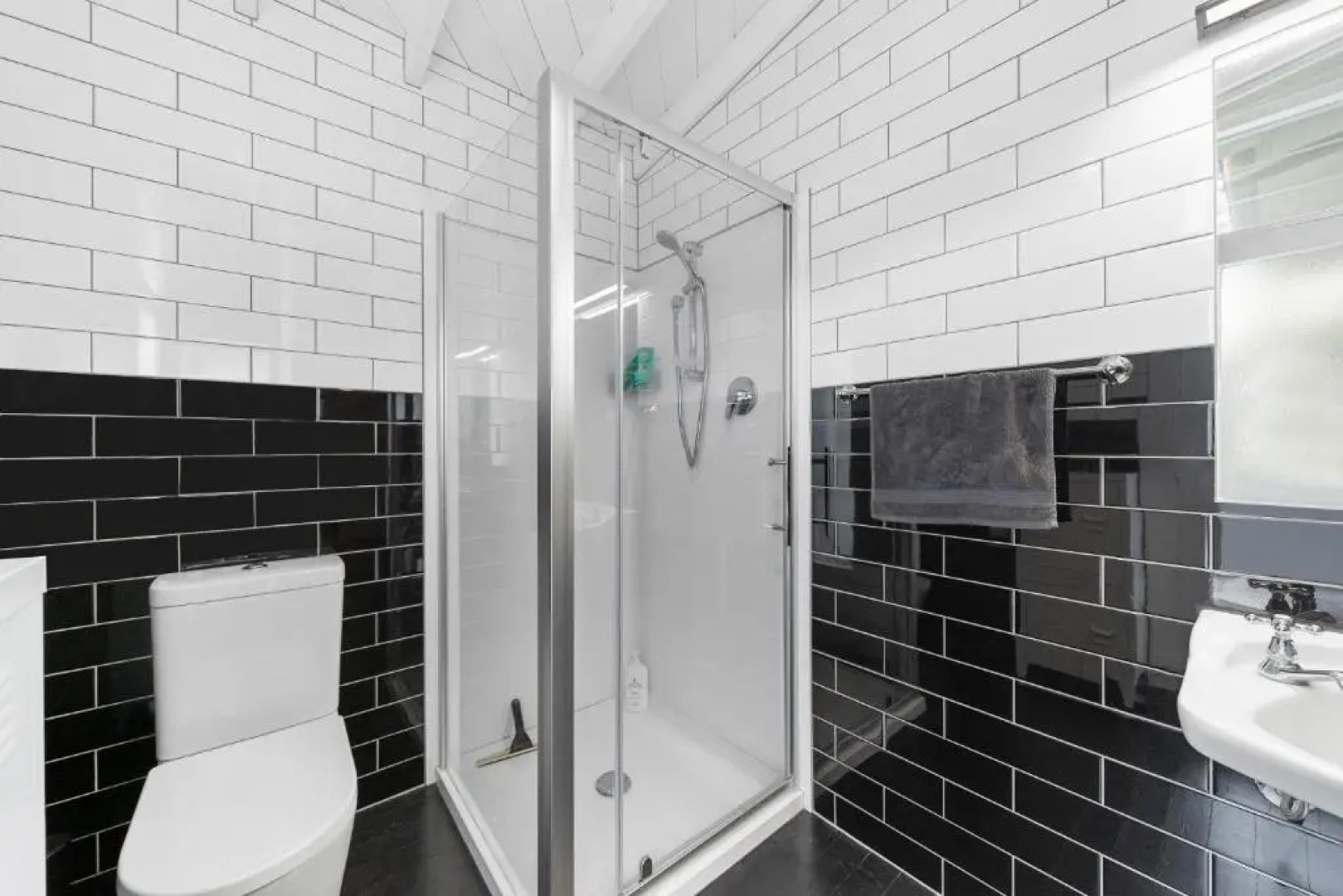 The Walnut Tree House - Martinborough Holiday Home