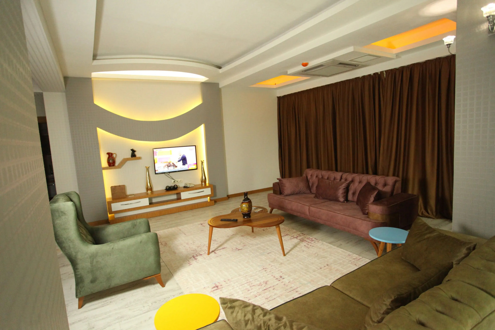 The City Walls Suit Hotel