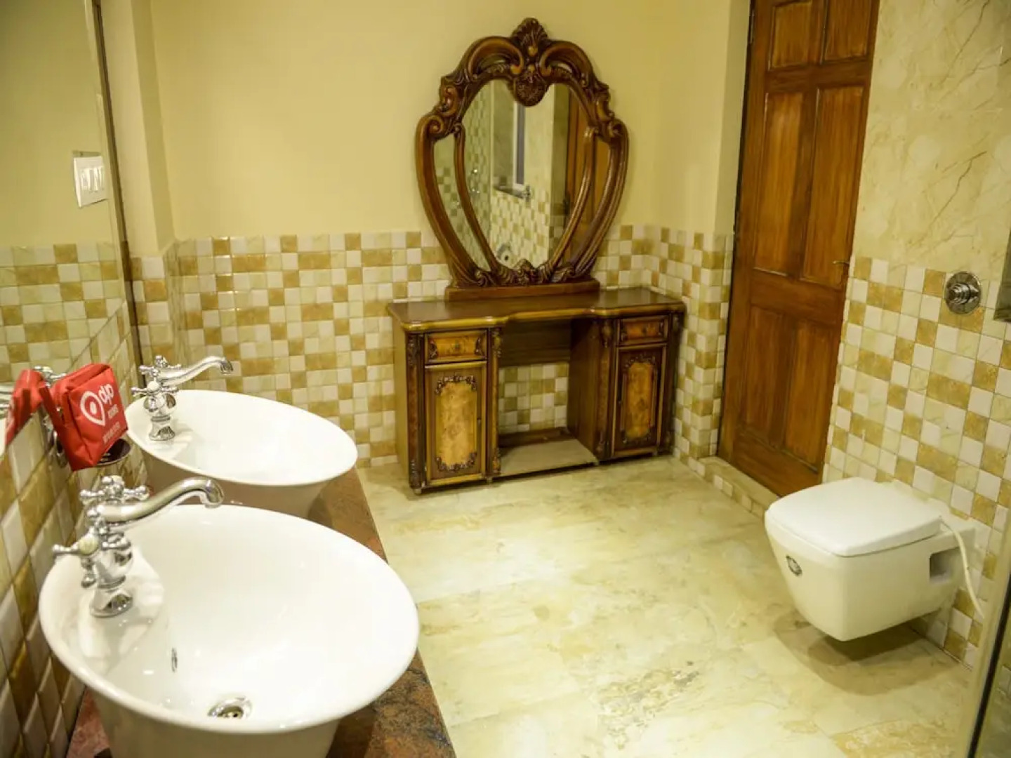 OYO 850 Hotel River Palace