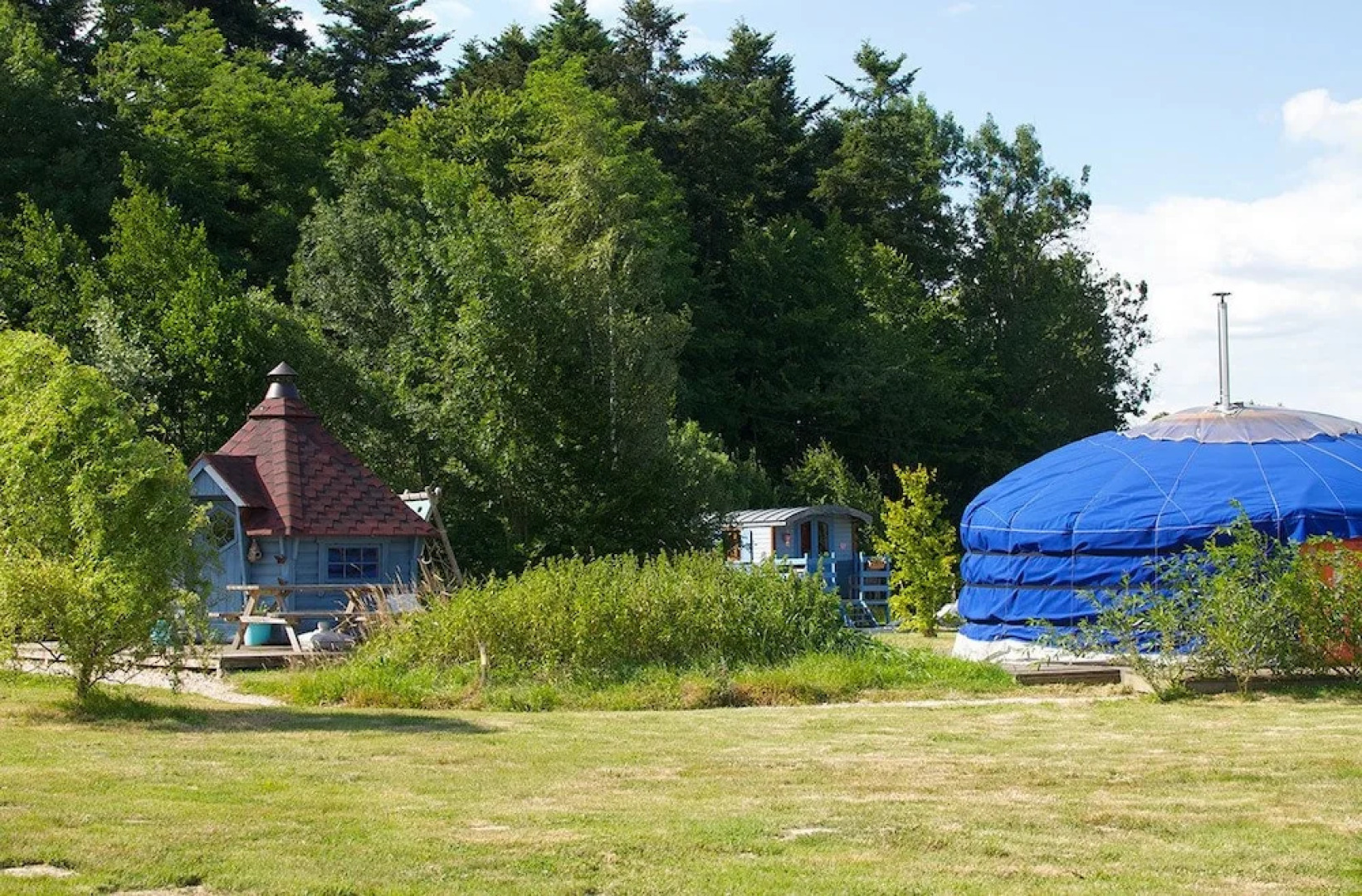 Hébergements Insolites La Charrette Bleue
