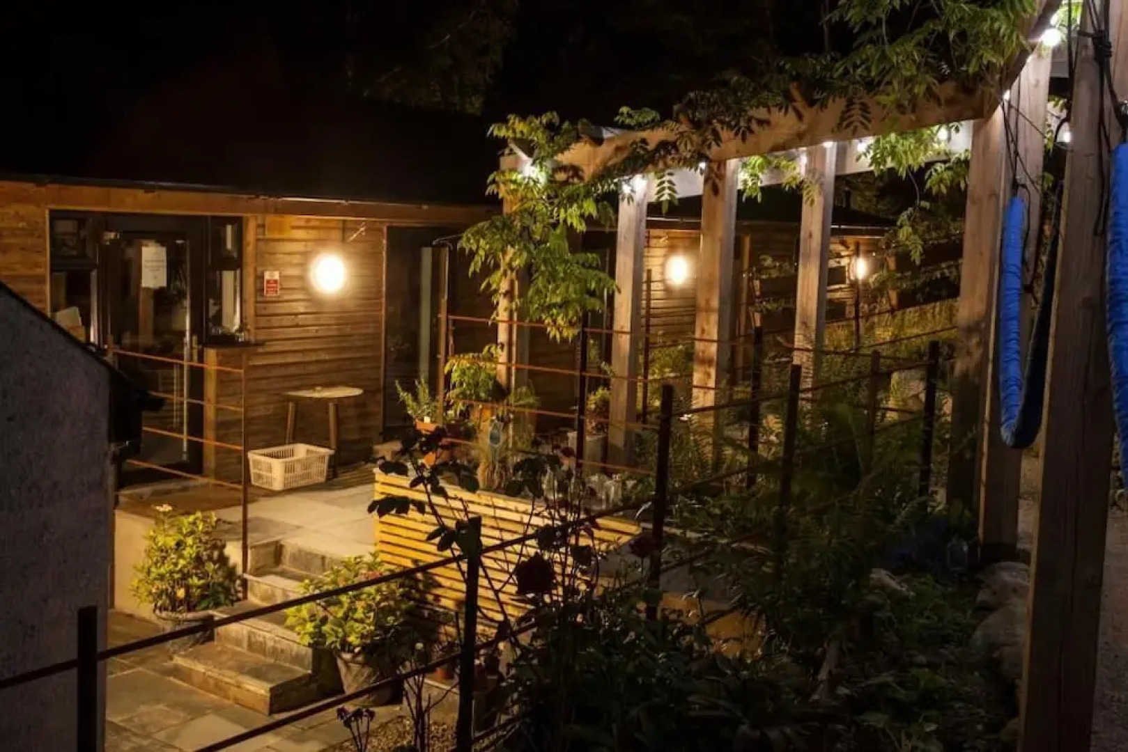 The elbowroom escape