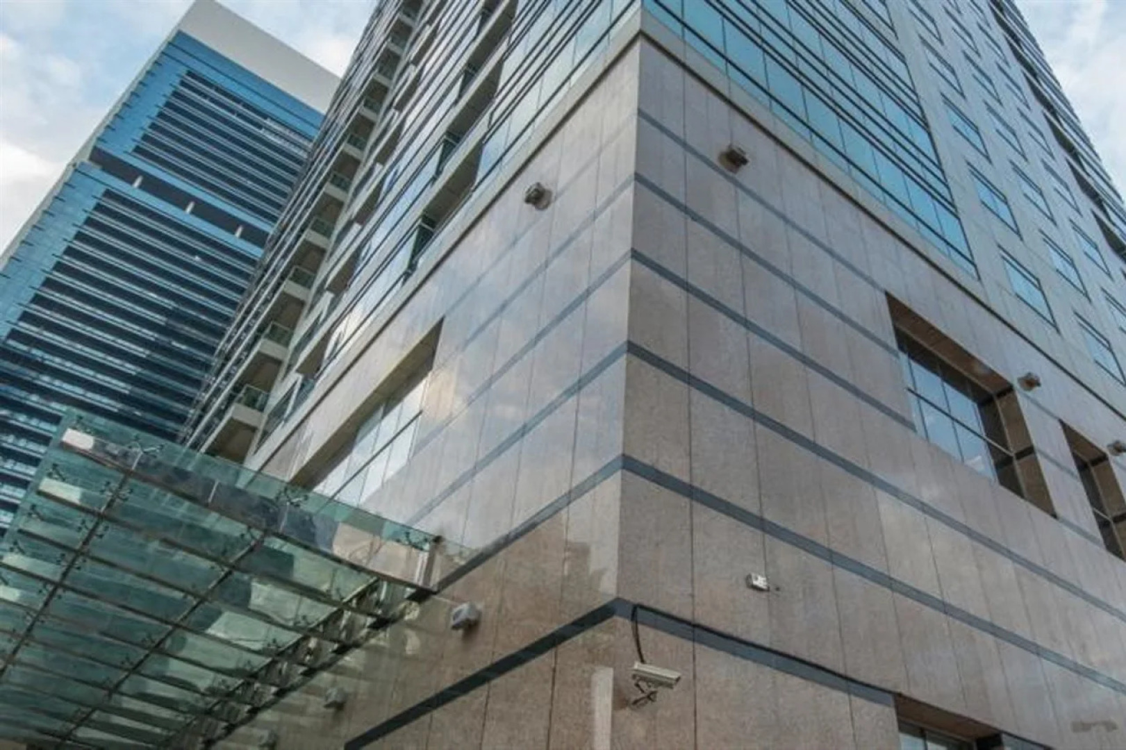 Oaks Liwa Heights Suites