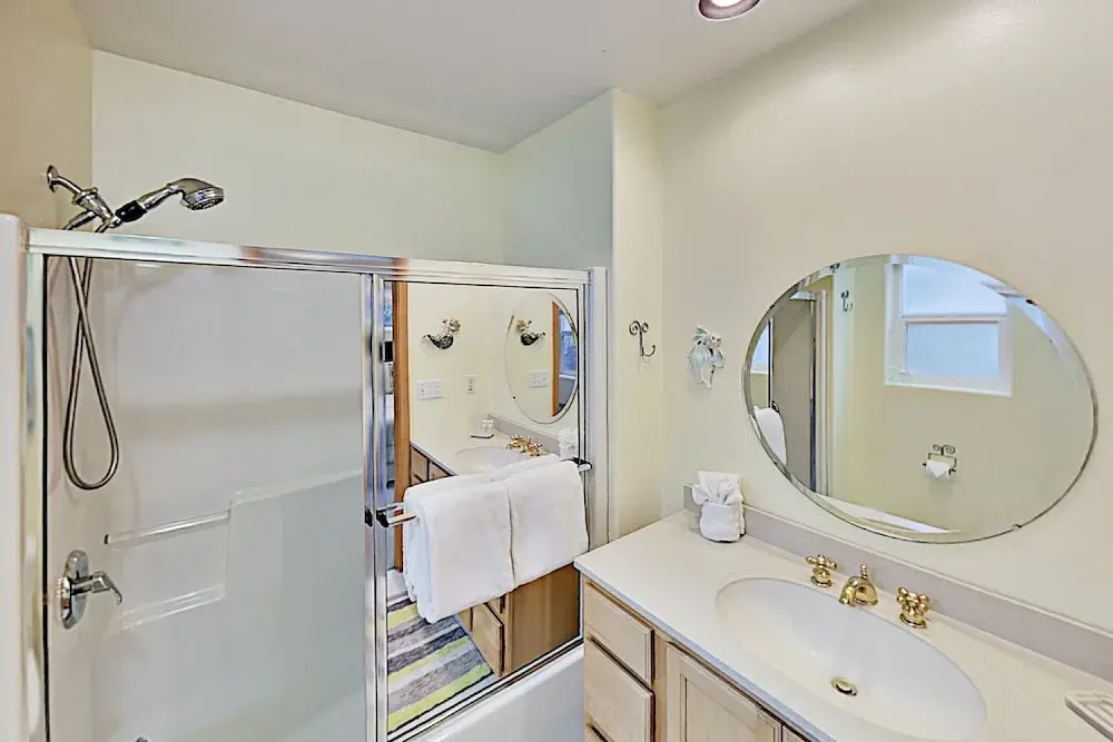 4br W/ Deck - Steps To The Beach! 4 Bedroom Home