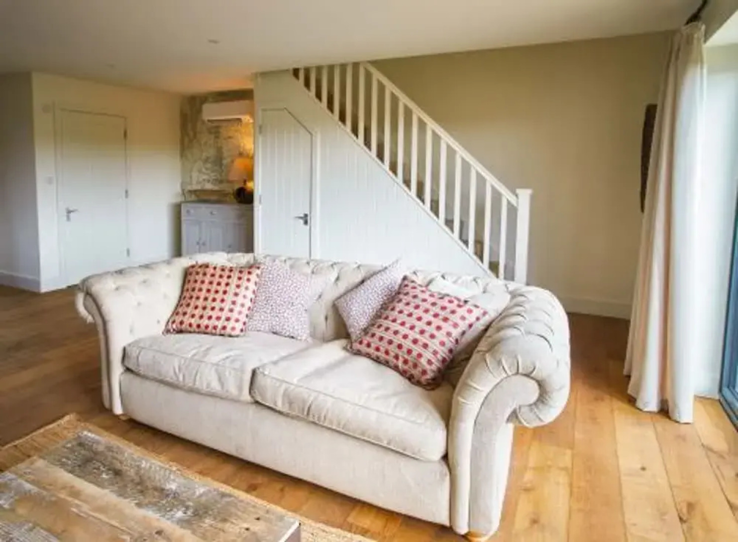 Host Stay Number Five Piglets