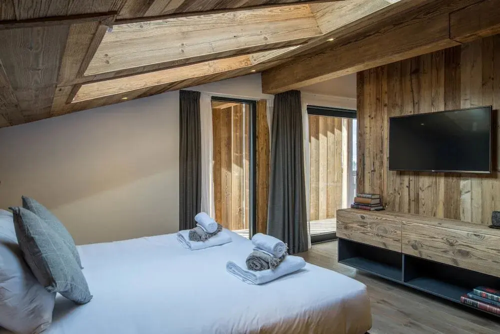 Chalet Le Rouge Morzine - By EMERALD