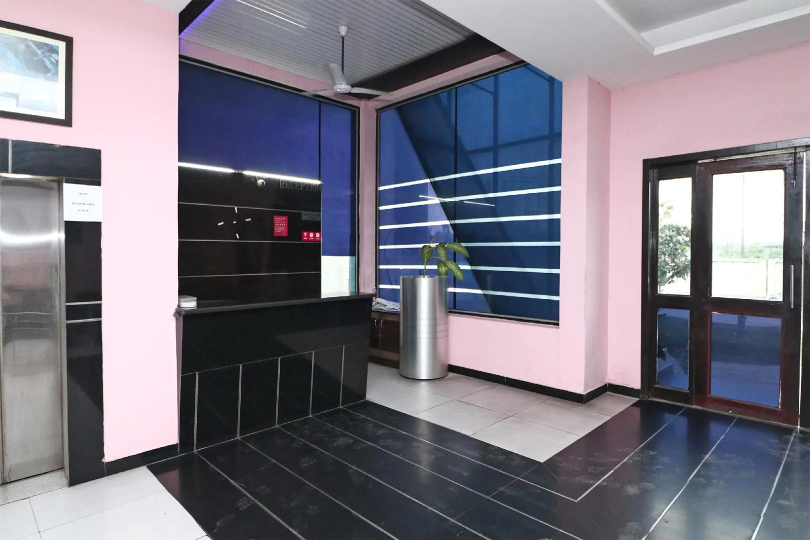 OYO 4754 Hotel Center Point