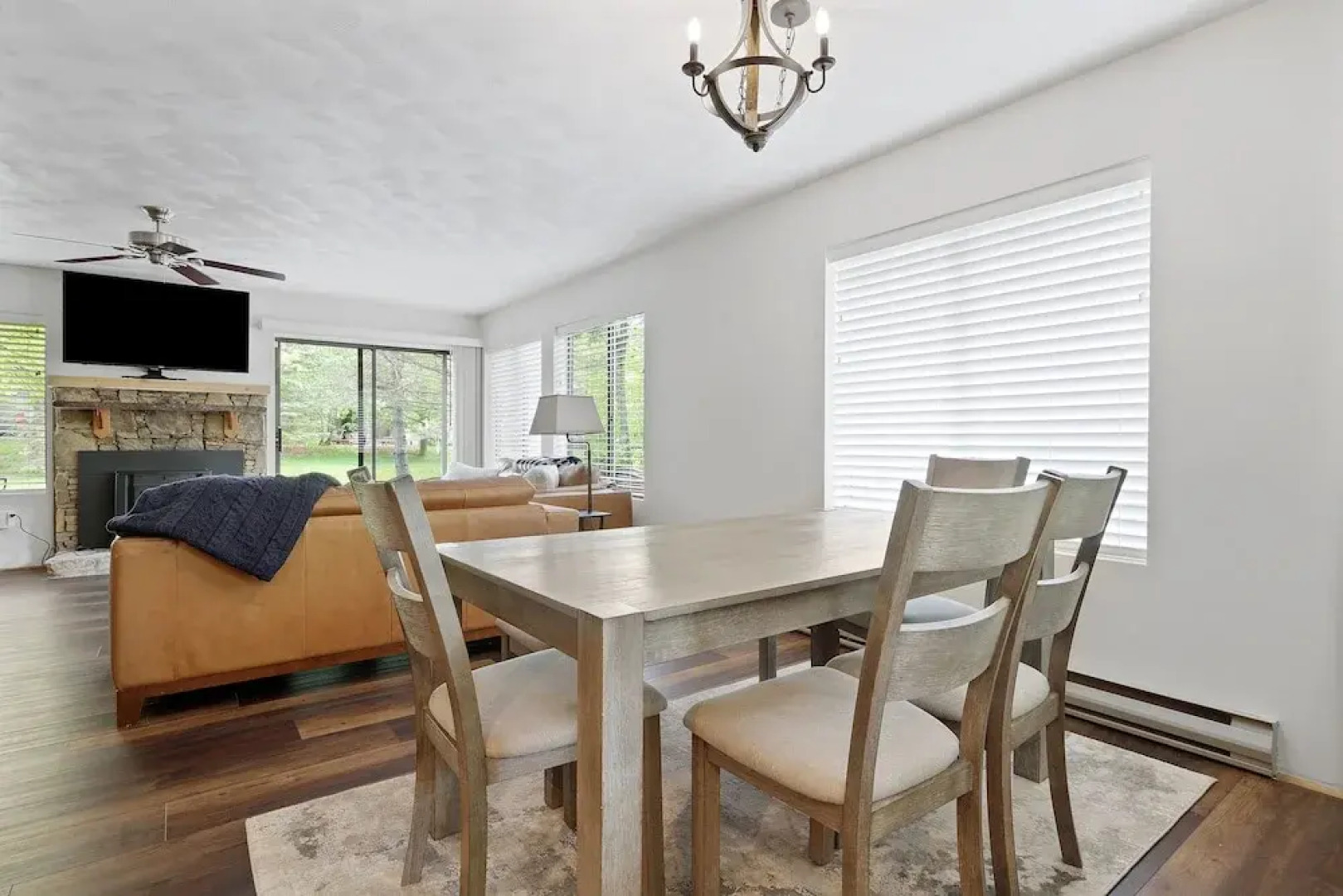 Charming Getaway 4BR 3Bath Hot Tub