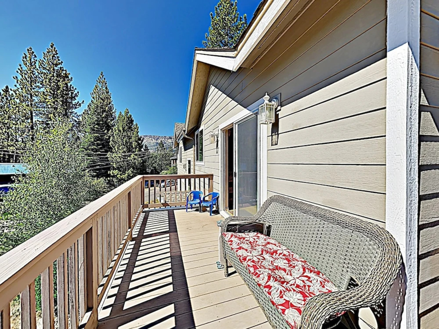 New Listing! Mountain-View Eden W/ Spacious Balcony Home