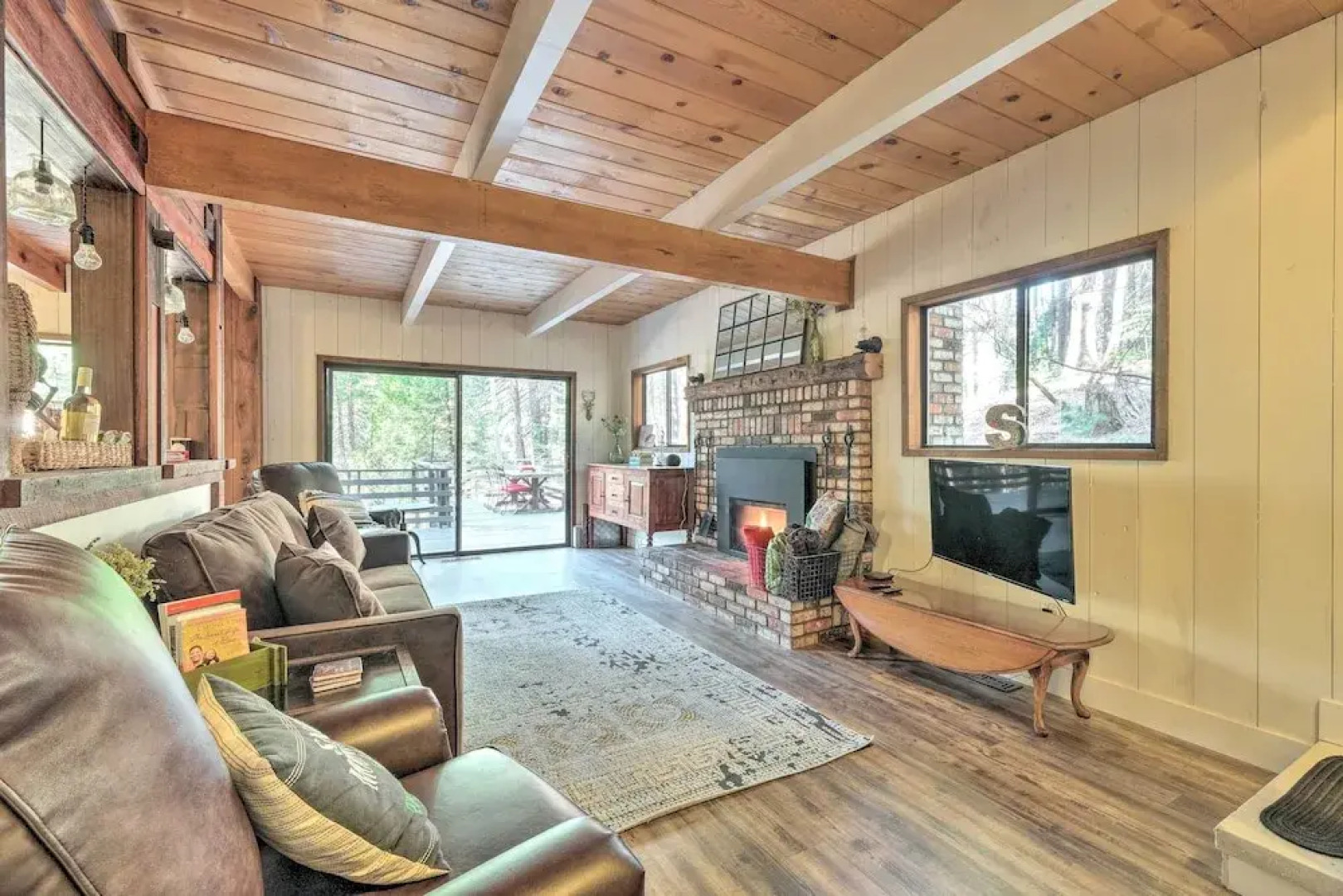 Walk Downtown: Arnold Cabin w/ Large Deck!