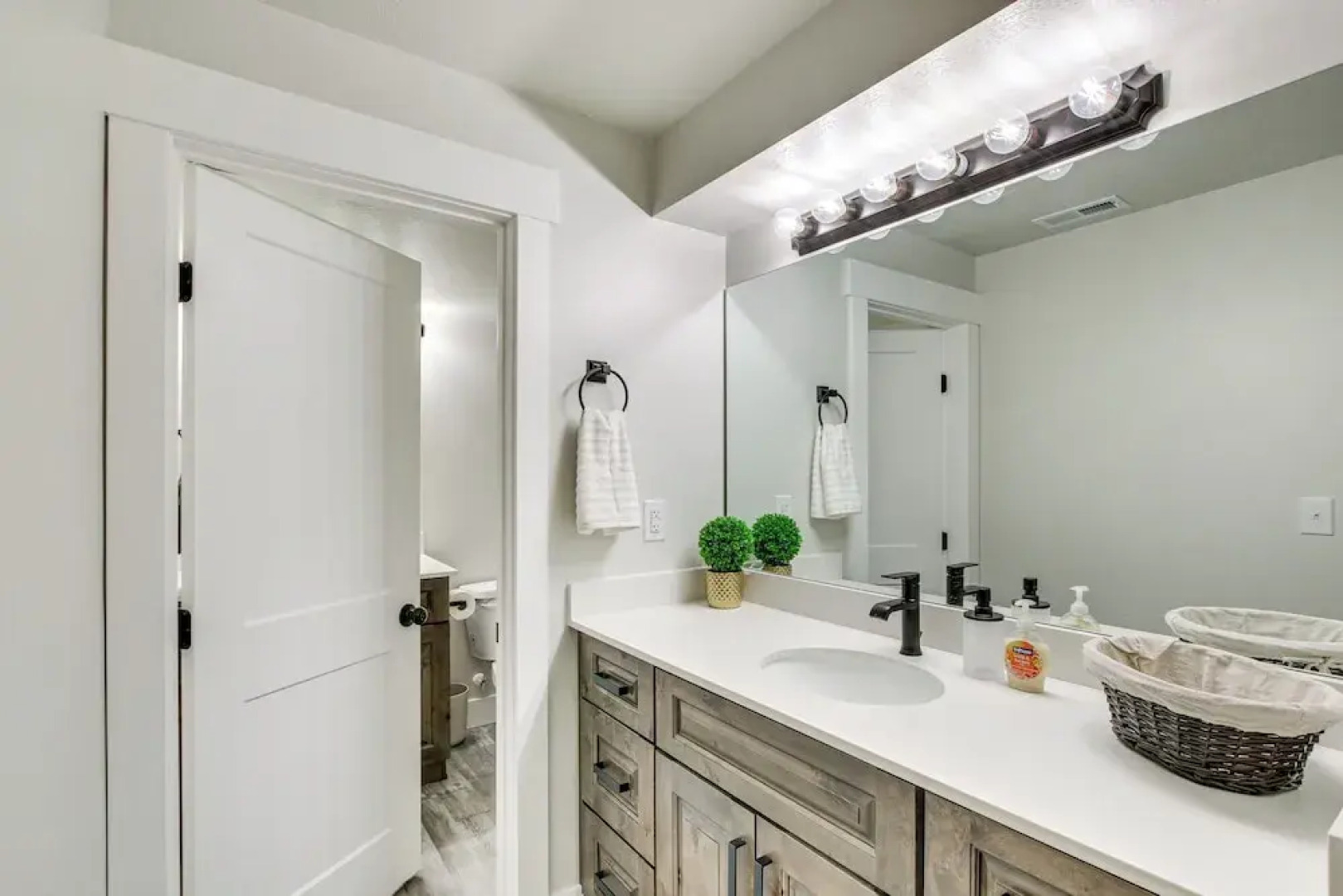 2 Mi to Bear Lake: Mtn-view Gem in Garden City