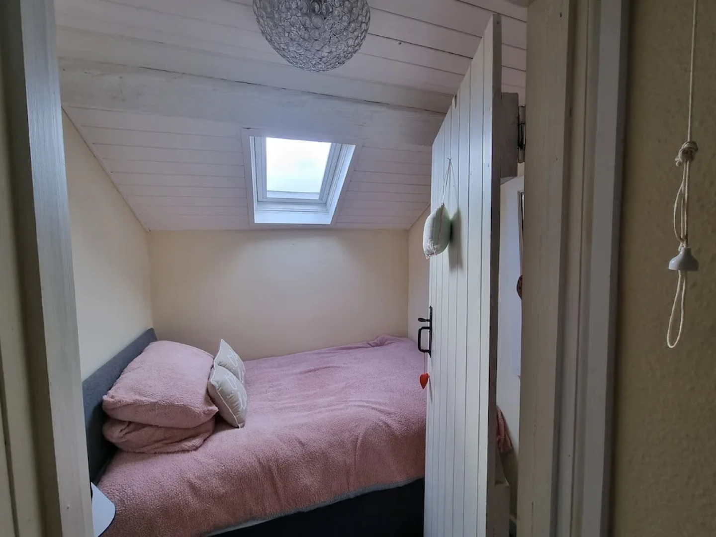 2 Bed House - Sleeps 3 - Pets - Garden - Parking