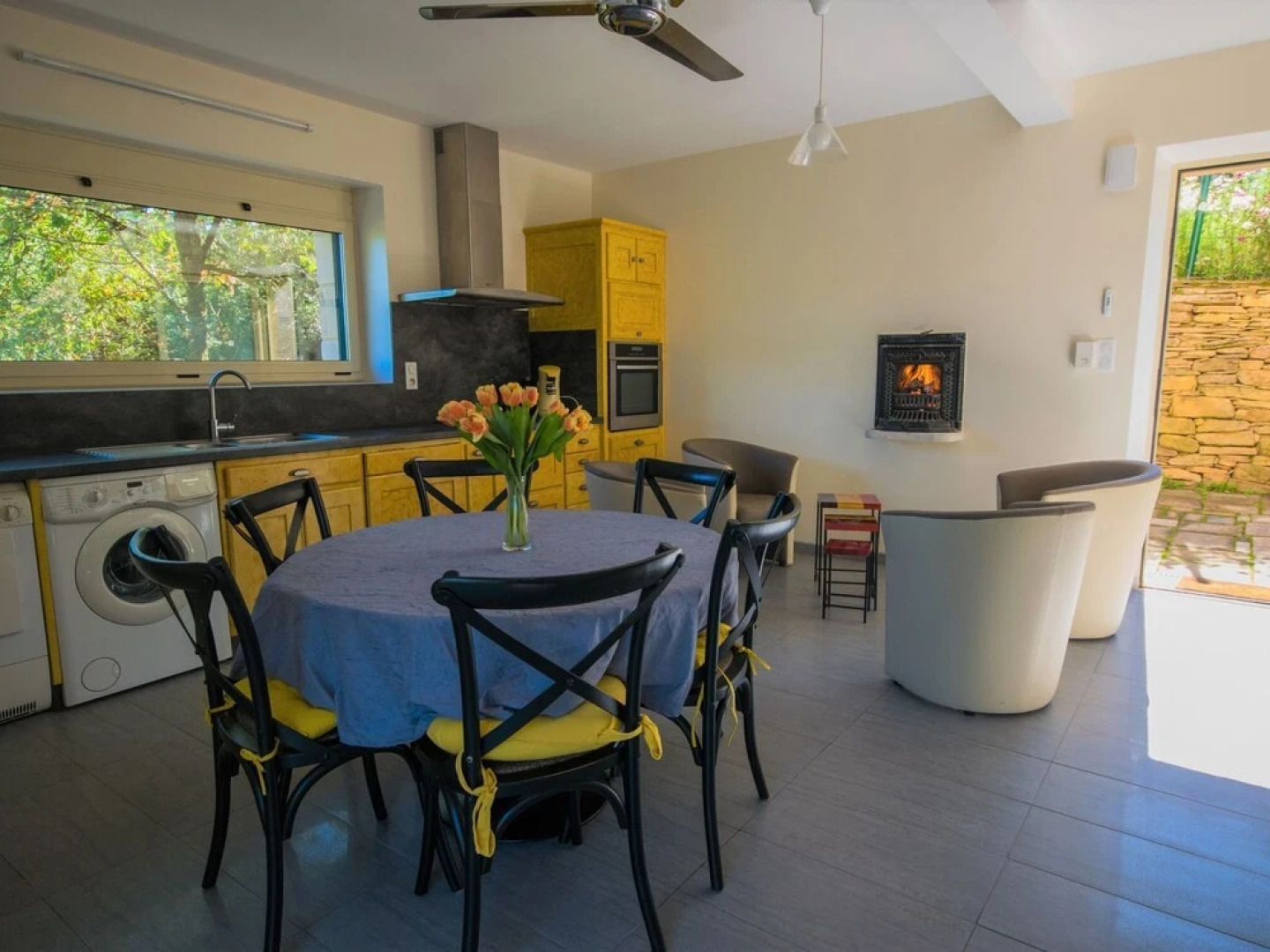 Modern Holiday Home with jacuzzi in Brousse-le-Chateau