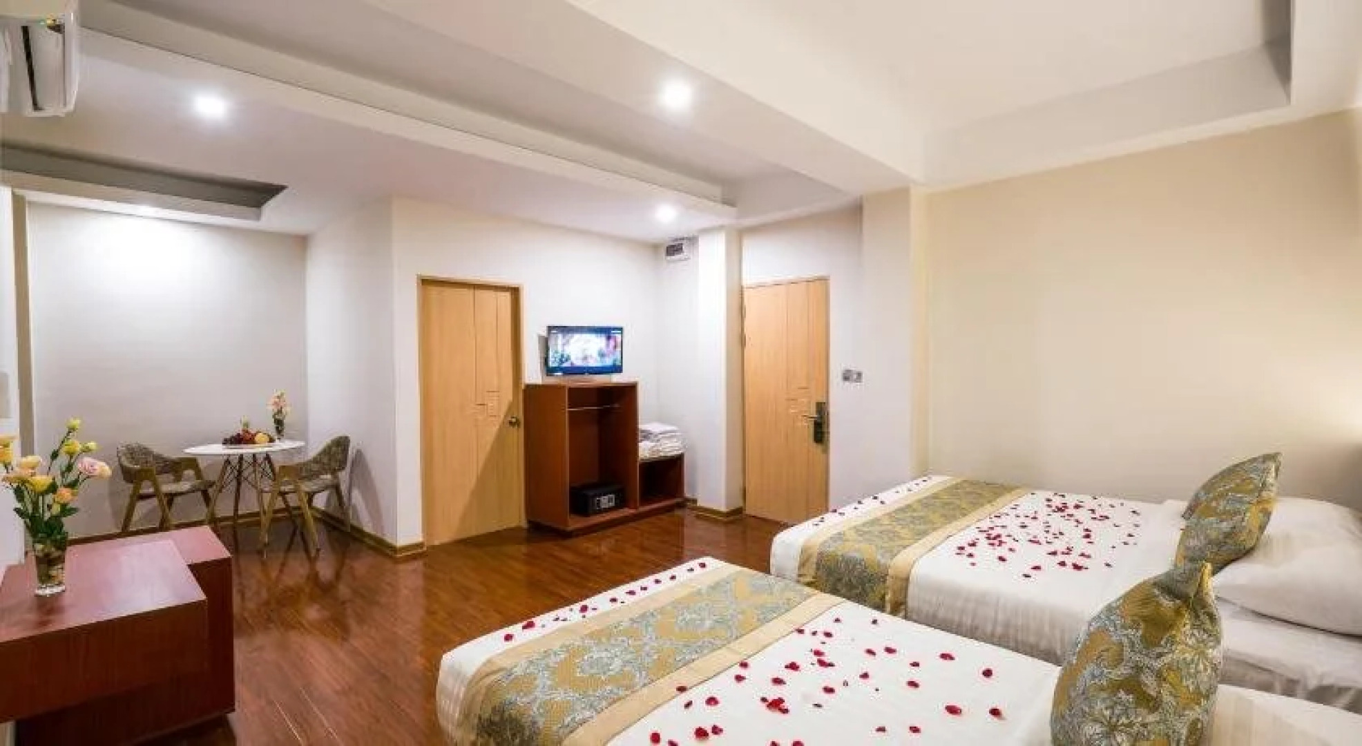 Zwekabin Natural Hotel