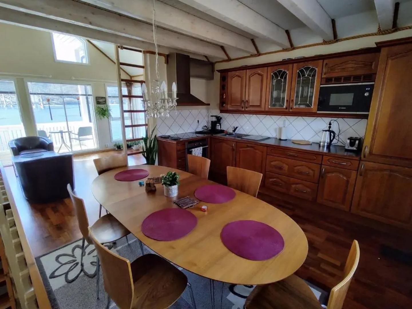 Tjeldsundbrua Overnatting - Sjøhus1