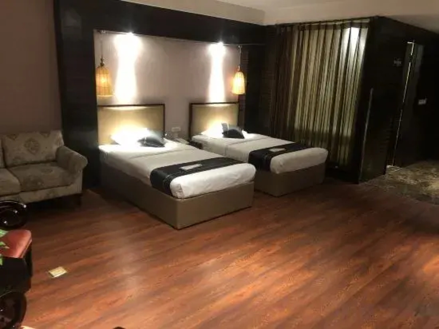 Roman Garden Business Center