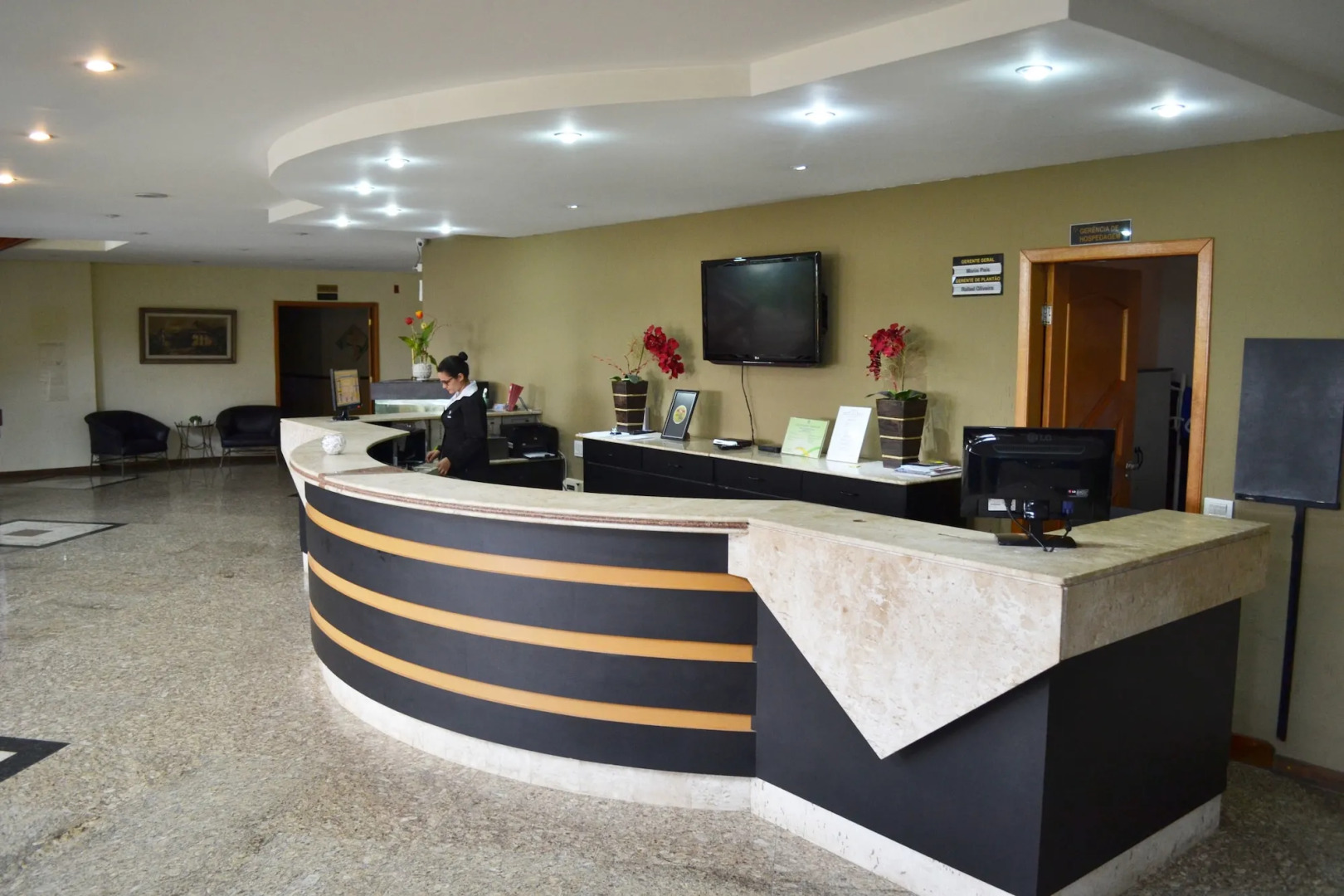 Colonial Plaza Hotel