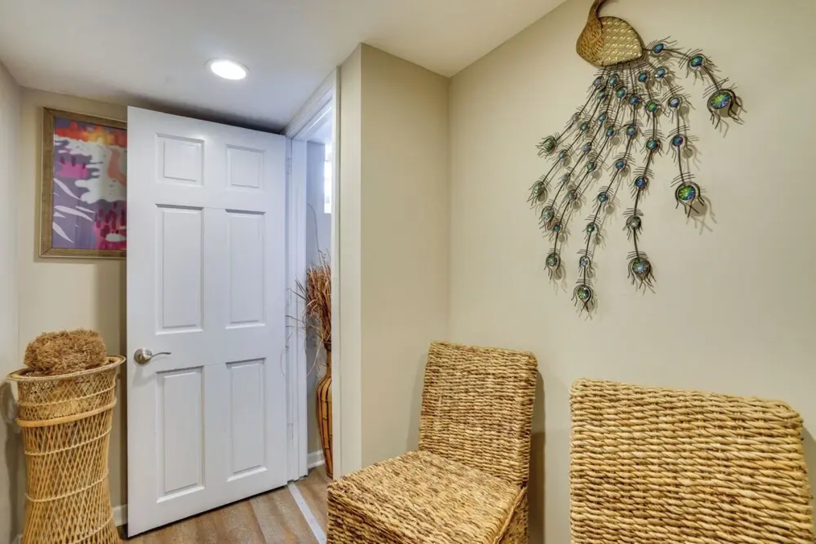 8 Mi to Downtown: Convenient Minneapolis Home