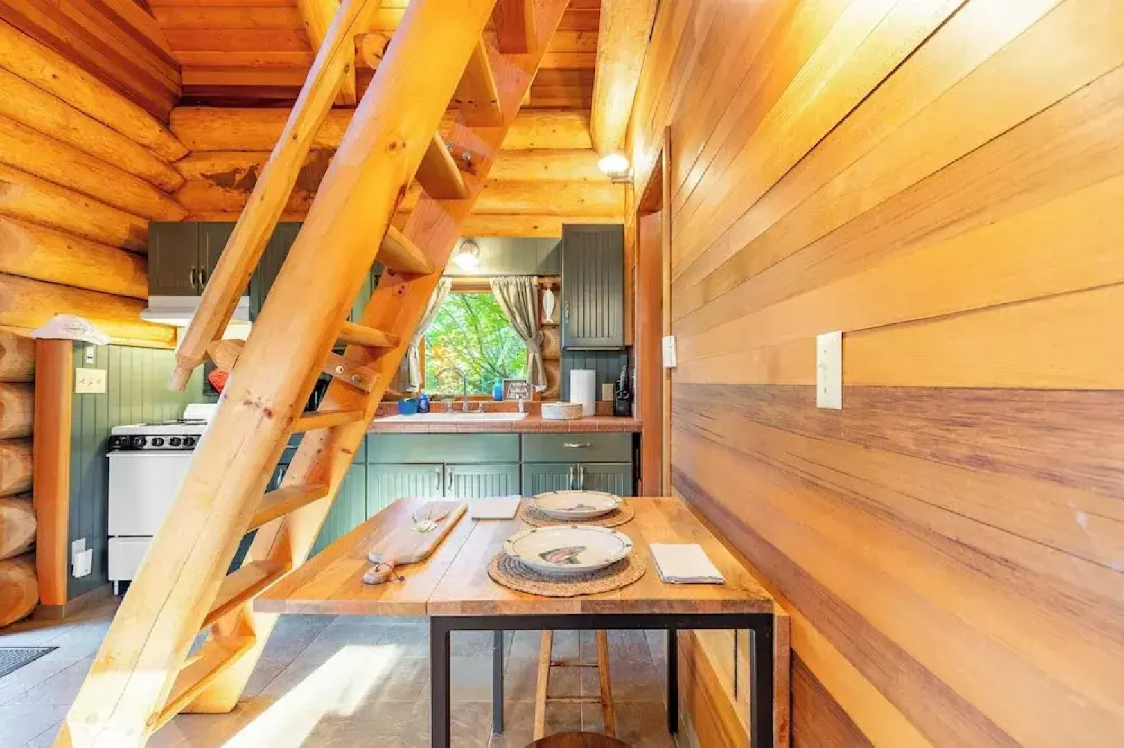 Penn Cove Overlook by Avantstay Cabin w/ Views